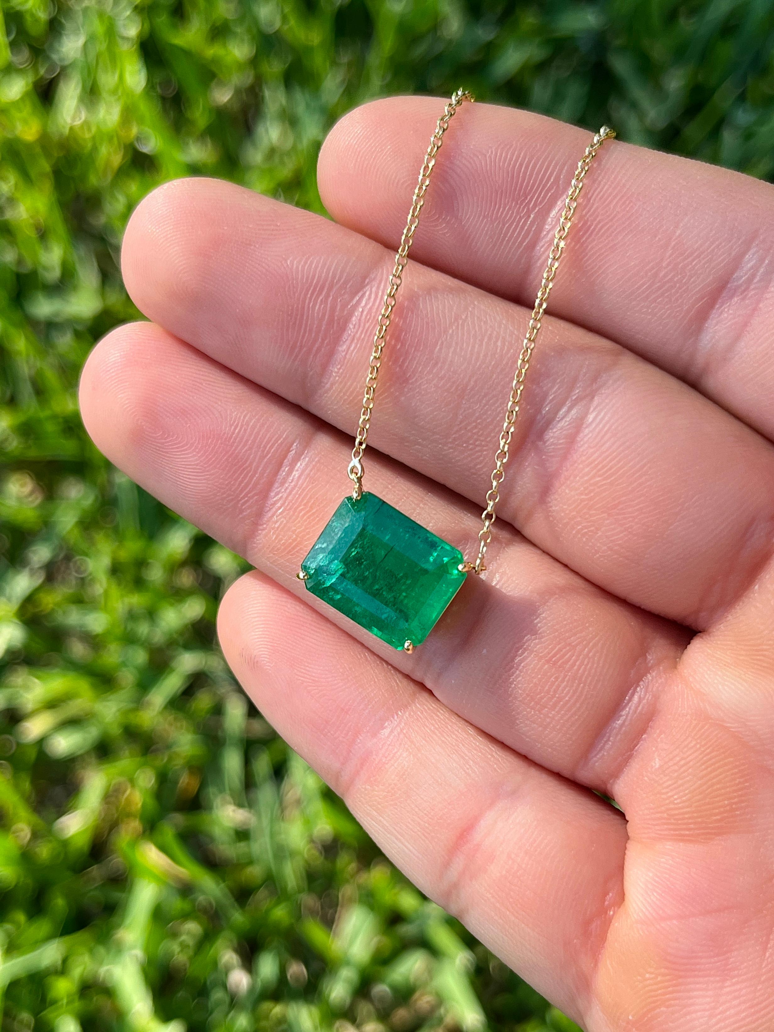 Emerald Cut 8.67 Carat Vivid Green Colombian Emerald Solitaire Pendant Necklace in 18K Gold For Sale