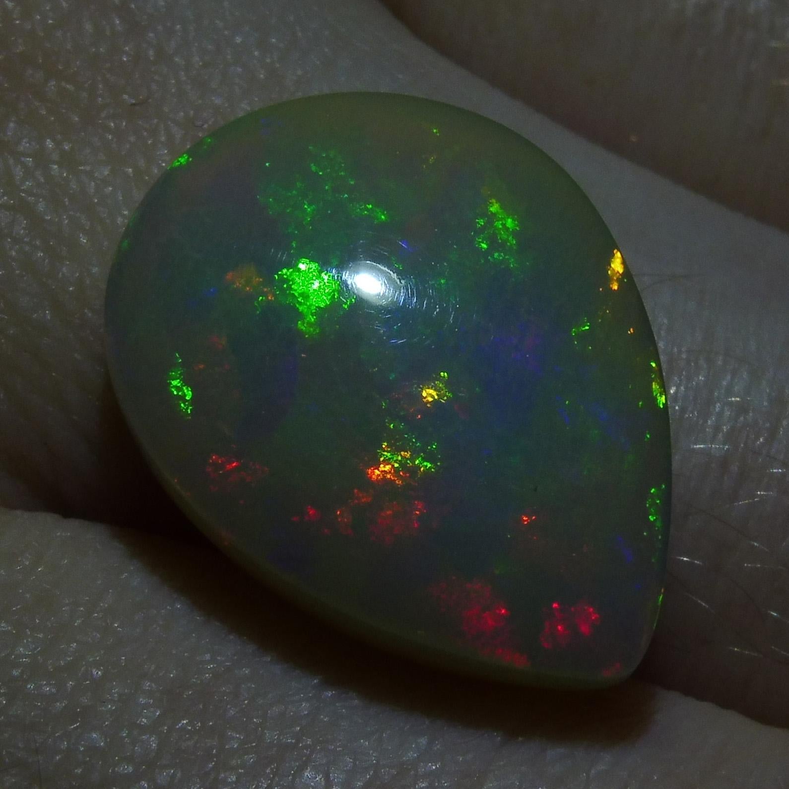 Number of Stones: 1

Weight: 8.67 cts
Clarity: Translucent
Colour: Multicolour Flash
Measurements: 18.48x13.84x6.31mm
Shape: Pear Cabochon
Treatment: None
Origin: Ethiopia

Notes:

EOP0100
