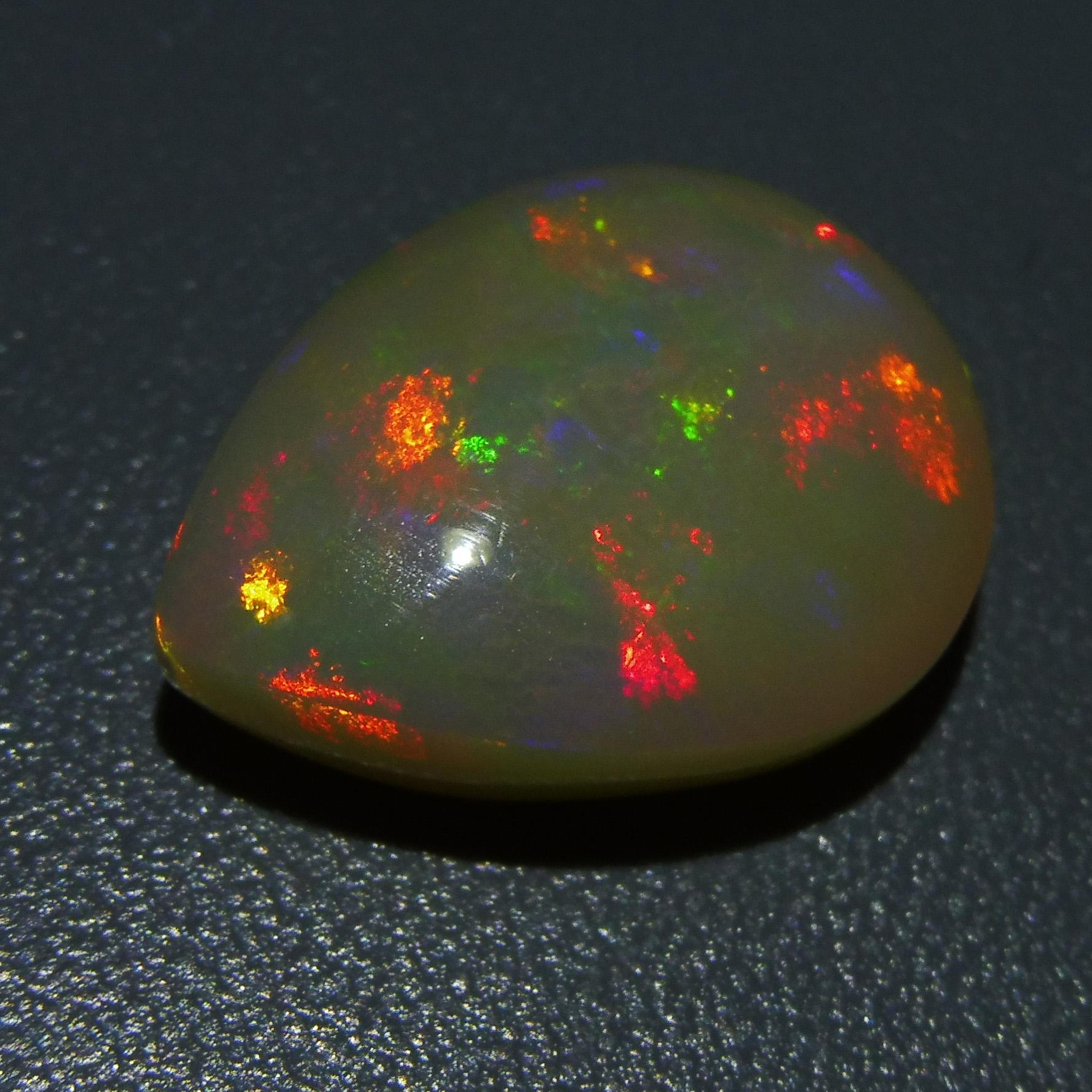 8.67 ct Pear Cabochon Opal In New Condition For Sale In Toronto, Ontario