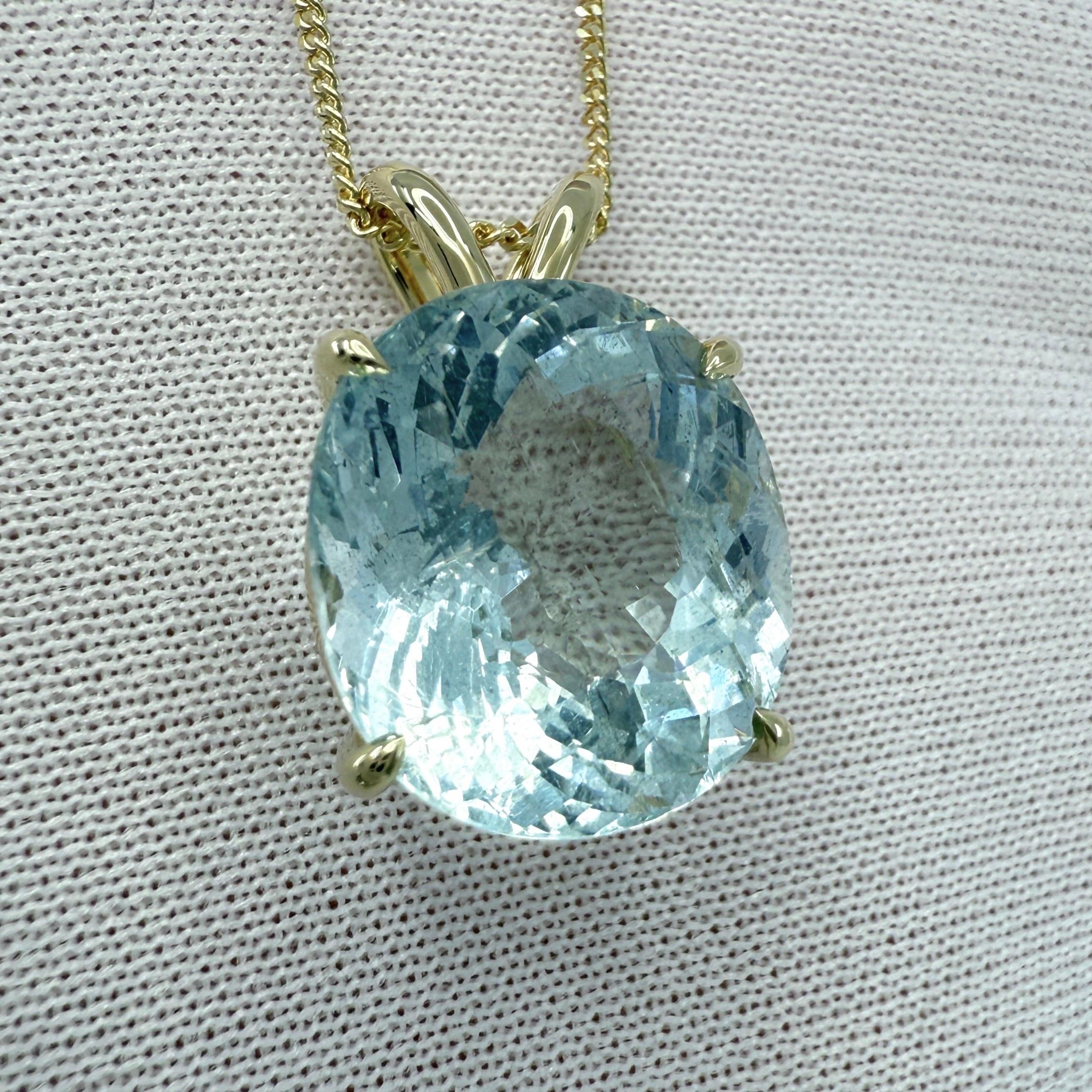 Collier pendentif solitaire en or jaune 18k avec aigue-marine bleu clair de 8,67ct, taille ovale Unisexe en vente