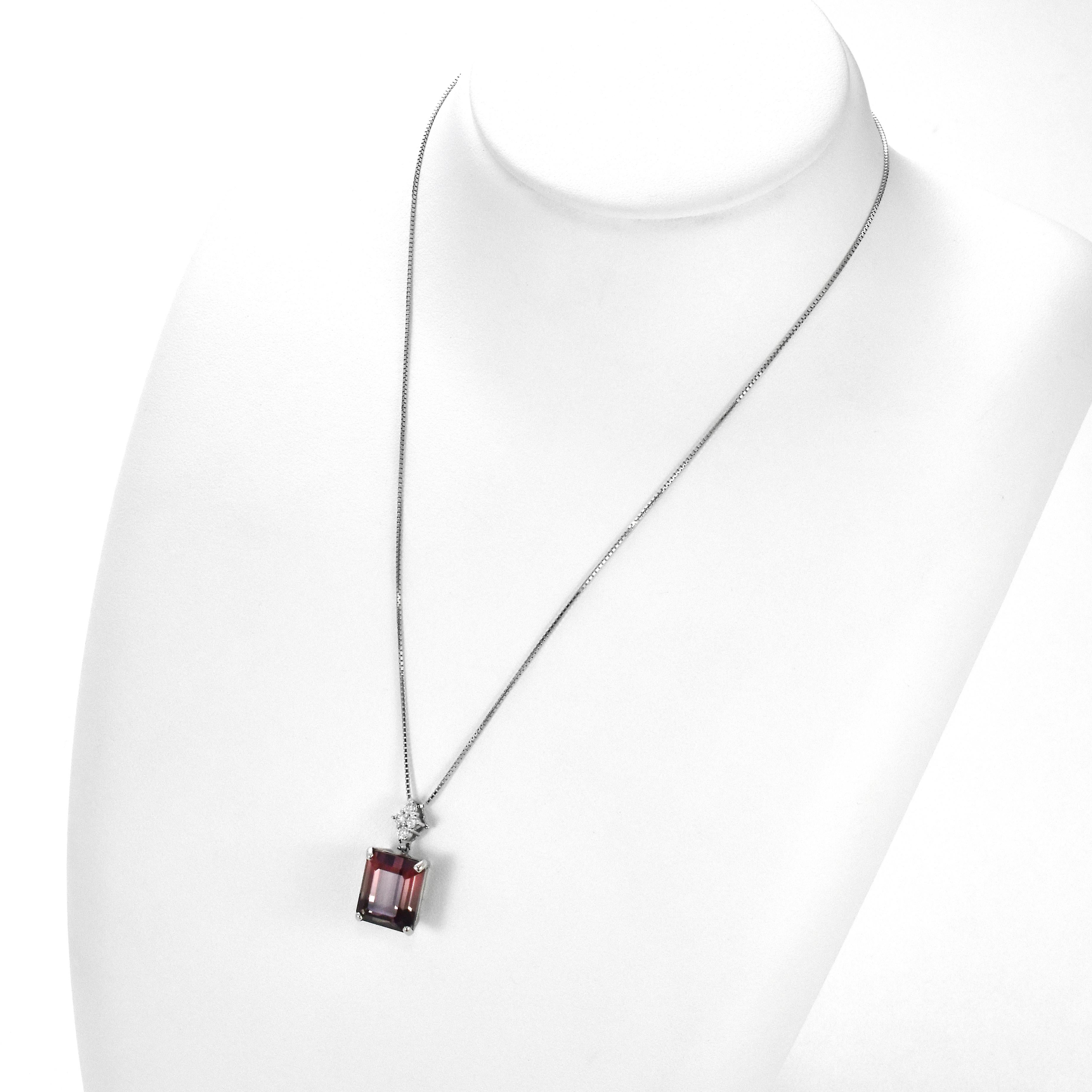 Moderne Pendentif en or blanc 18 carats, tourmaline naturelle bicolore et diamants de 8,68 carats en vente