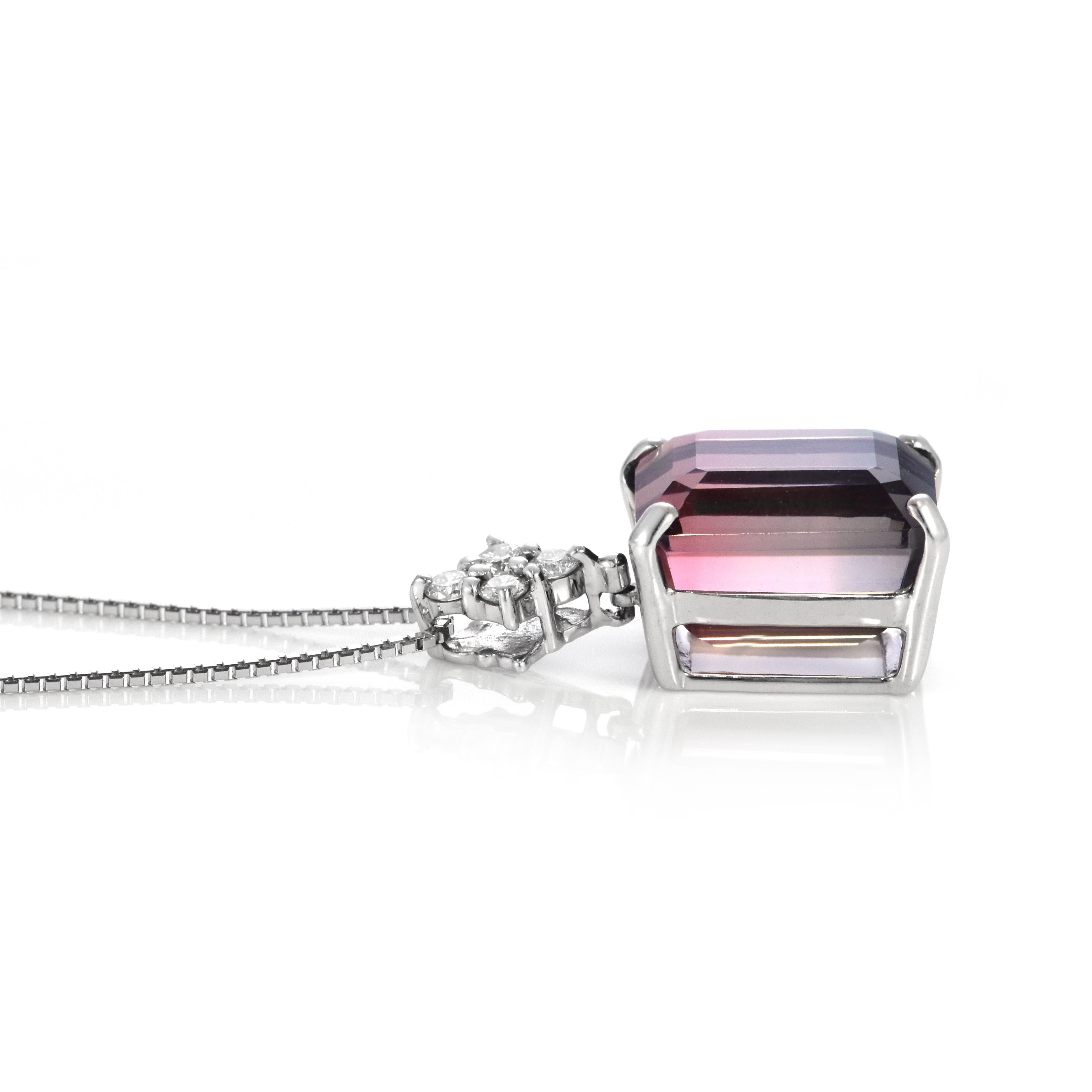 Pendentif en or blanc 18 carats, tourmaline naturelle bicolore et diamants de 8,68 carats Neuf - En vente à Tokyo, JP