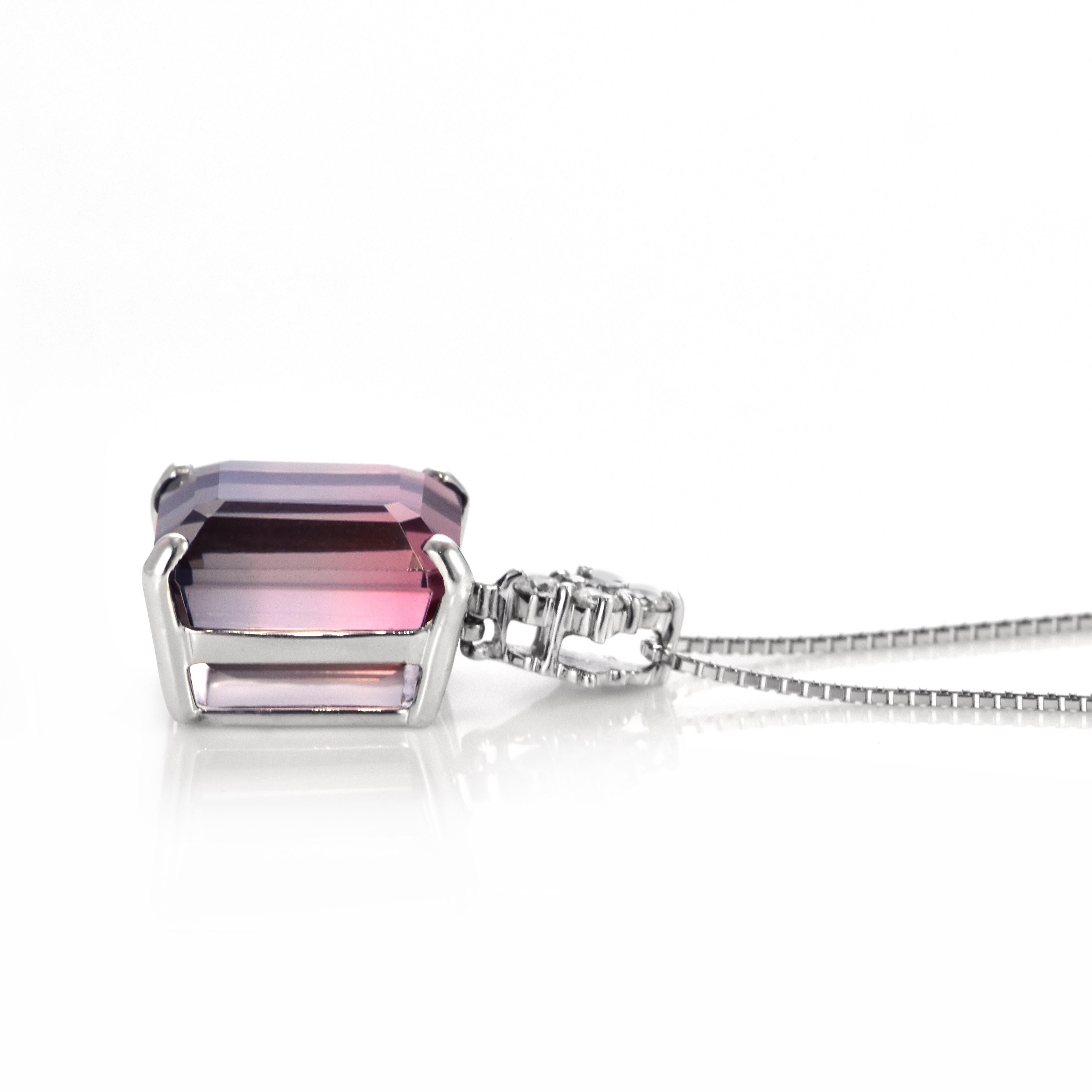 Pendentif en or blanc 18 carats, tourmaline naturelle bicolore et diamants de 8,68 carats en vente 1