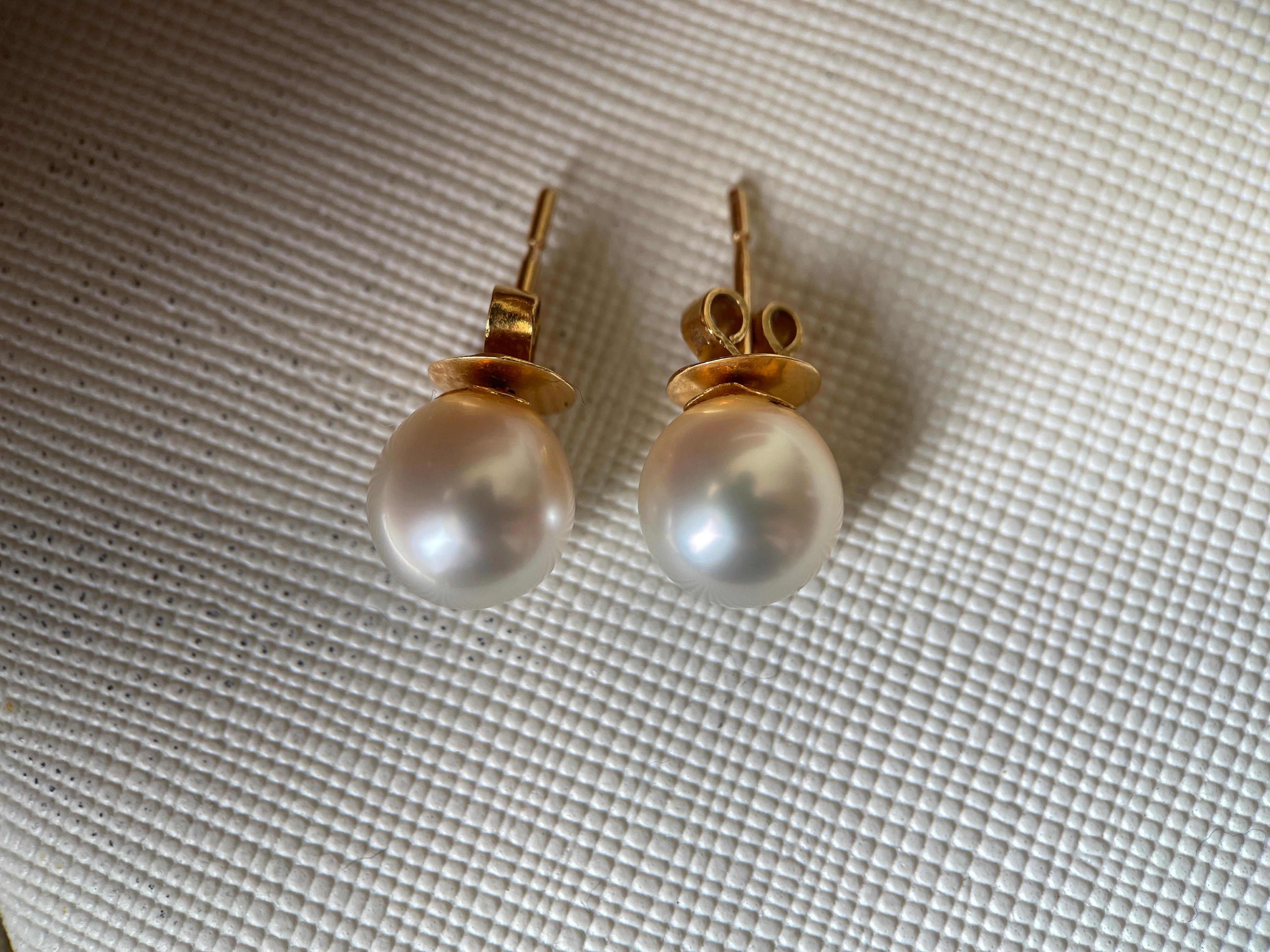 8.6mm Silvery White South Sea Pearl Earring with Natural Diamonds enhance In New Condition For Sale In Singapore, SG