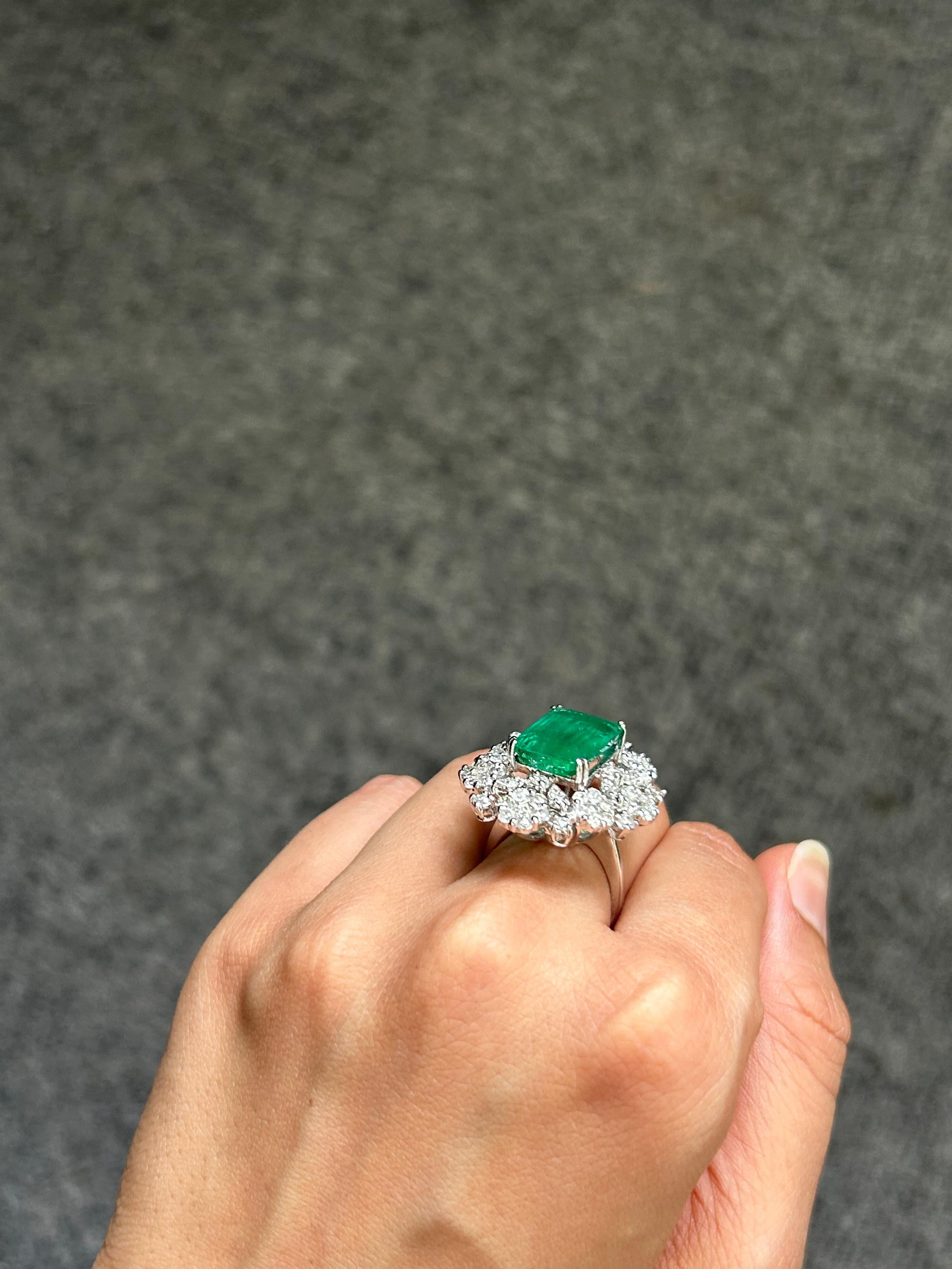 8.7 Carat Emerald and Diamond Cocktail Engagement Ring For Sale 1