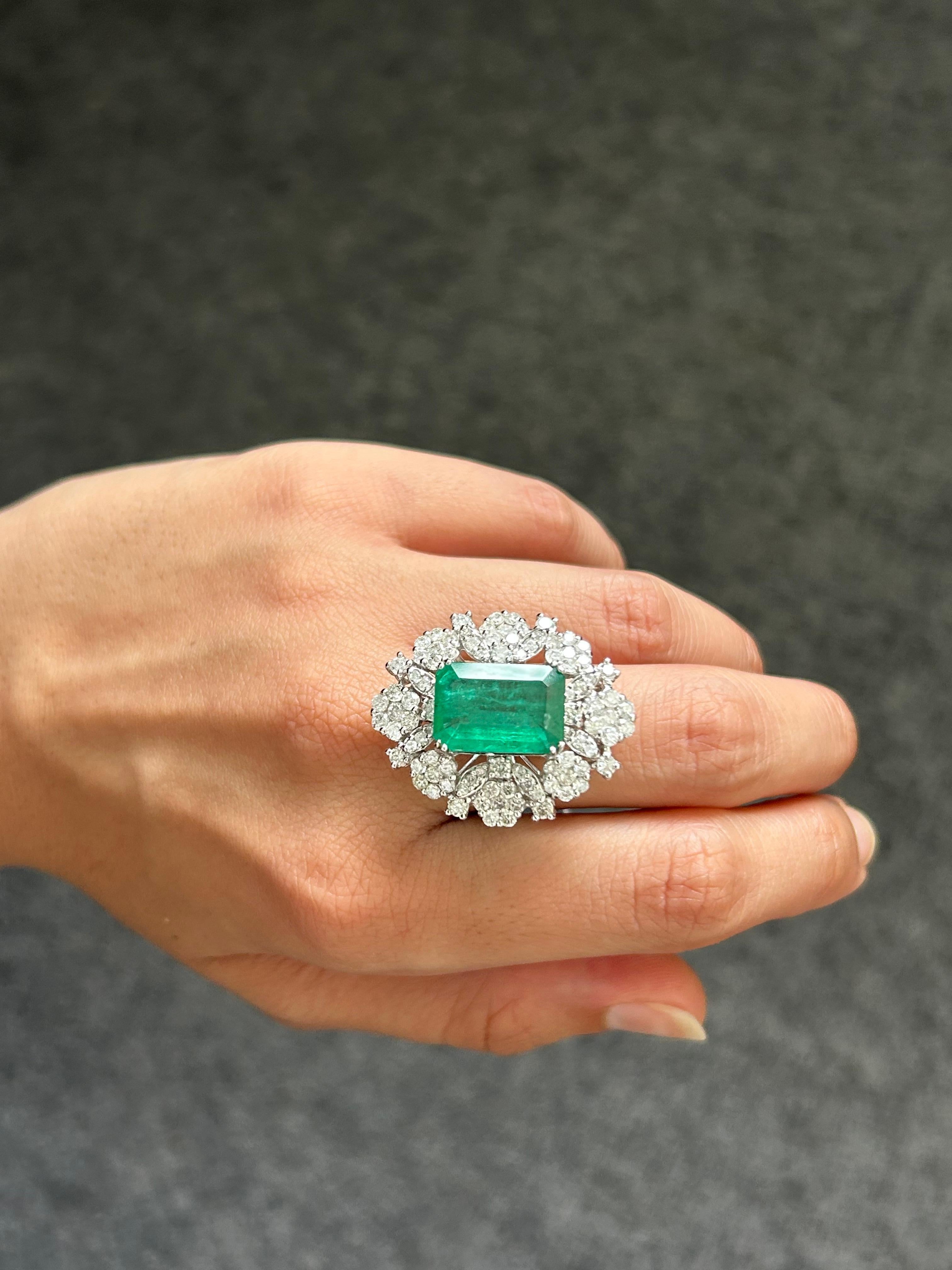 8.7 Carat Emerald and Diamond Cocktail Engagement Ring For Sale 2