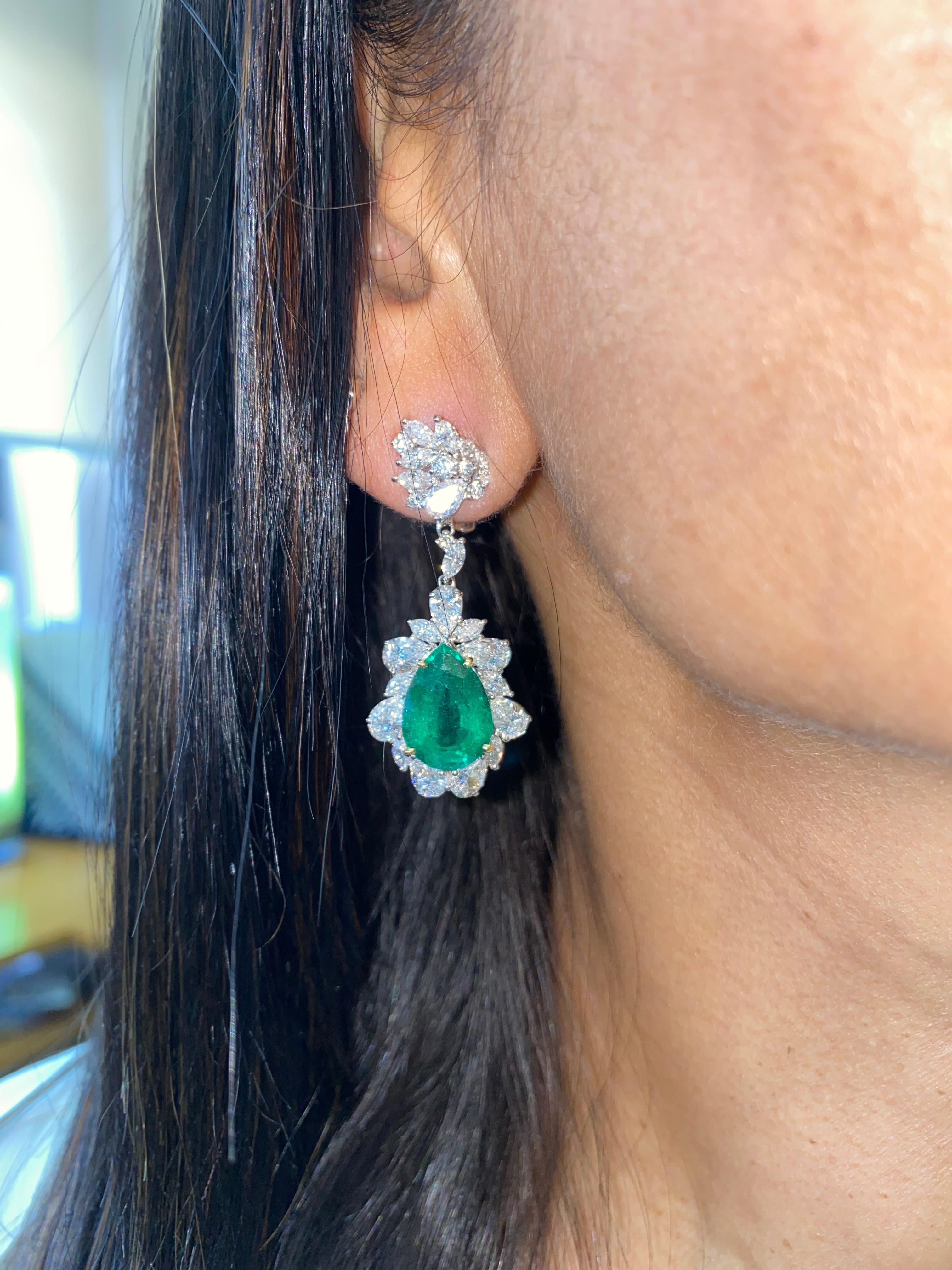 Regalia Collection - This collection is an ode to the magnificence which adorns the outfits of royals and evening gowns of Hollywood celebrities. Featuring the finest Colombian and Zambian emeralds with diamonds, this collection is timeless and can