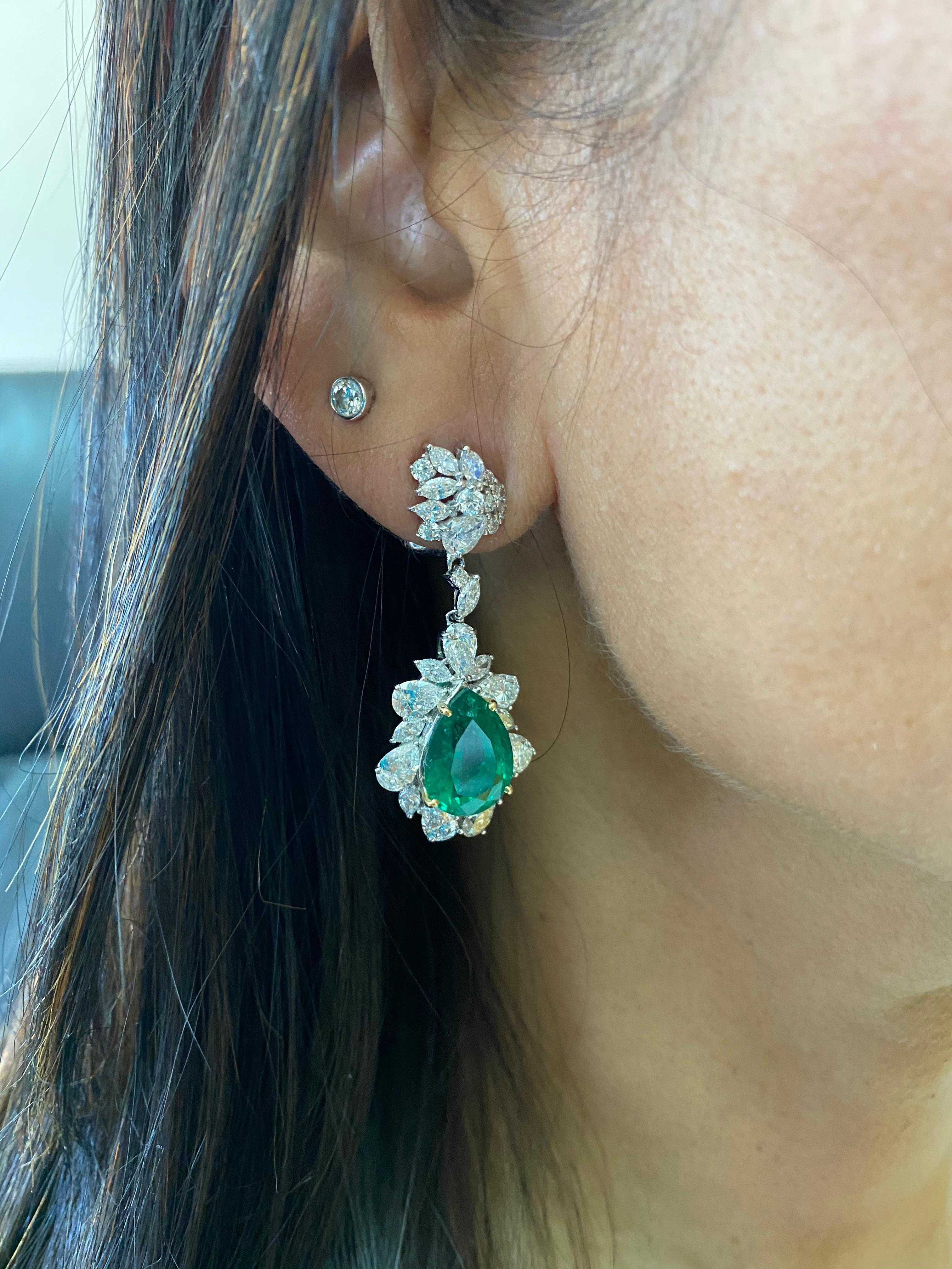 Contemporary 8.7 Carat Emerald and Diamond Earrings in 18 Karat White Gold For Sale