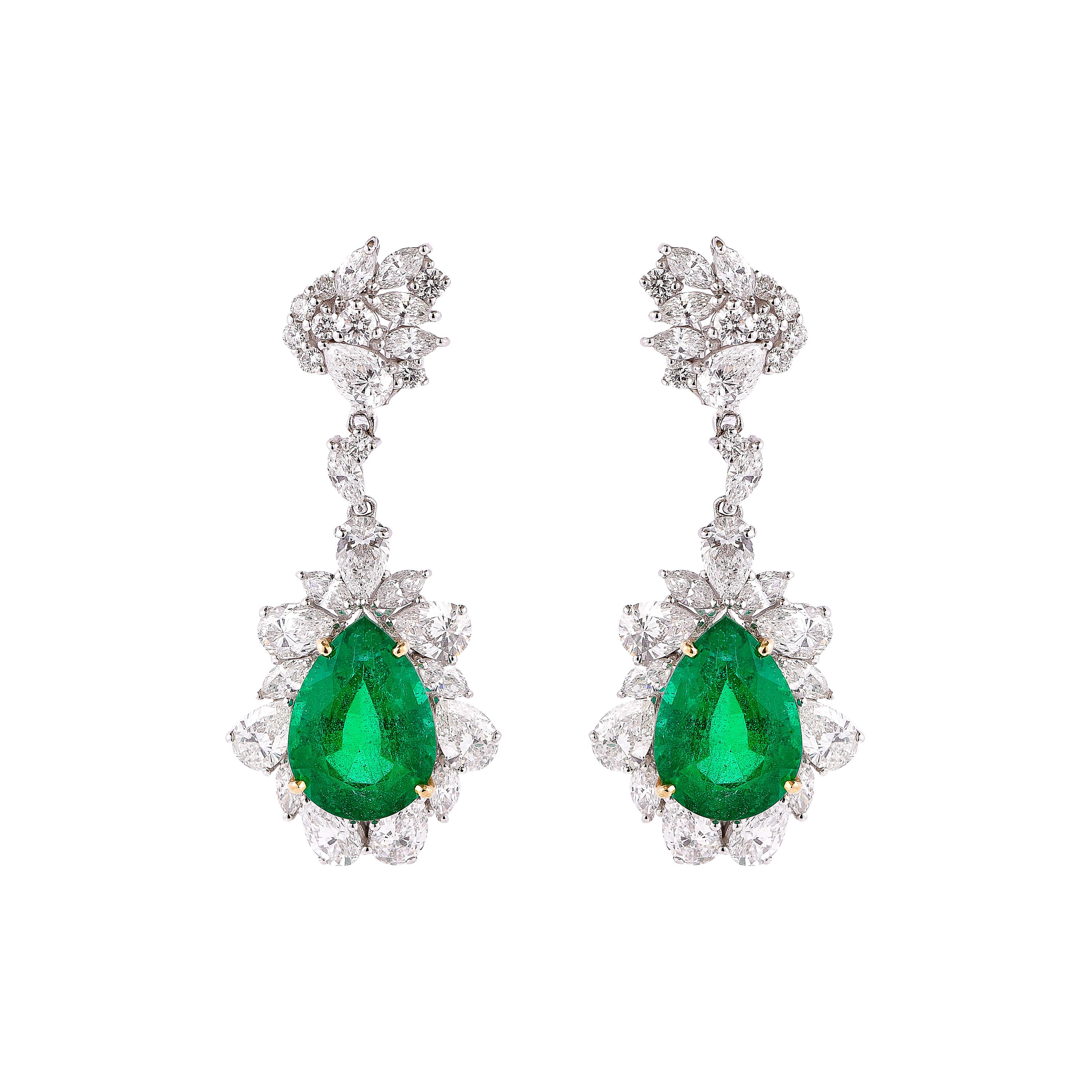 Smeraldo Sunita Nahata 8.70ct. Orecchini in oro bianco 18 carati con diamante. In condizioni Nuovo in vendita a Hong Kong, HK
