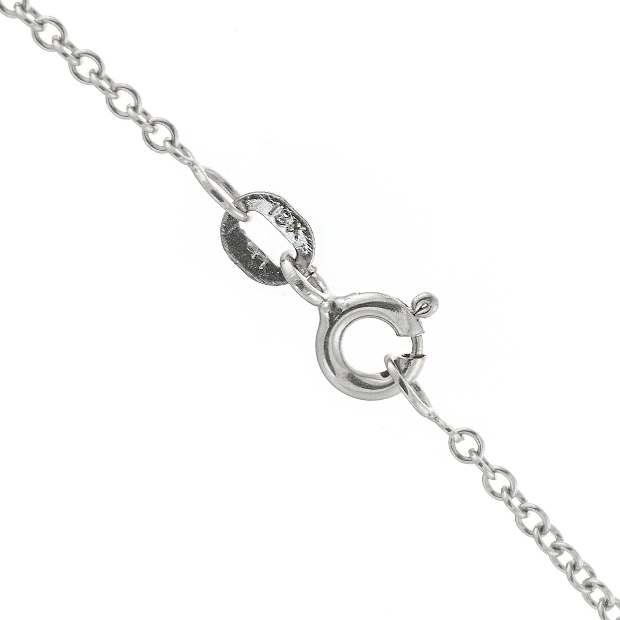 Donna Collana con ciondolo a forma di cuore in oro con zaffiro e diamanti da .87 carati in vendita