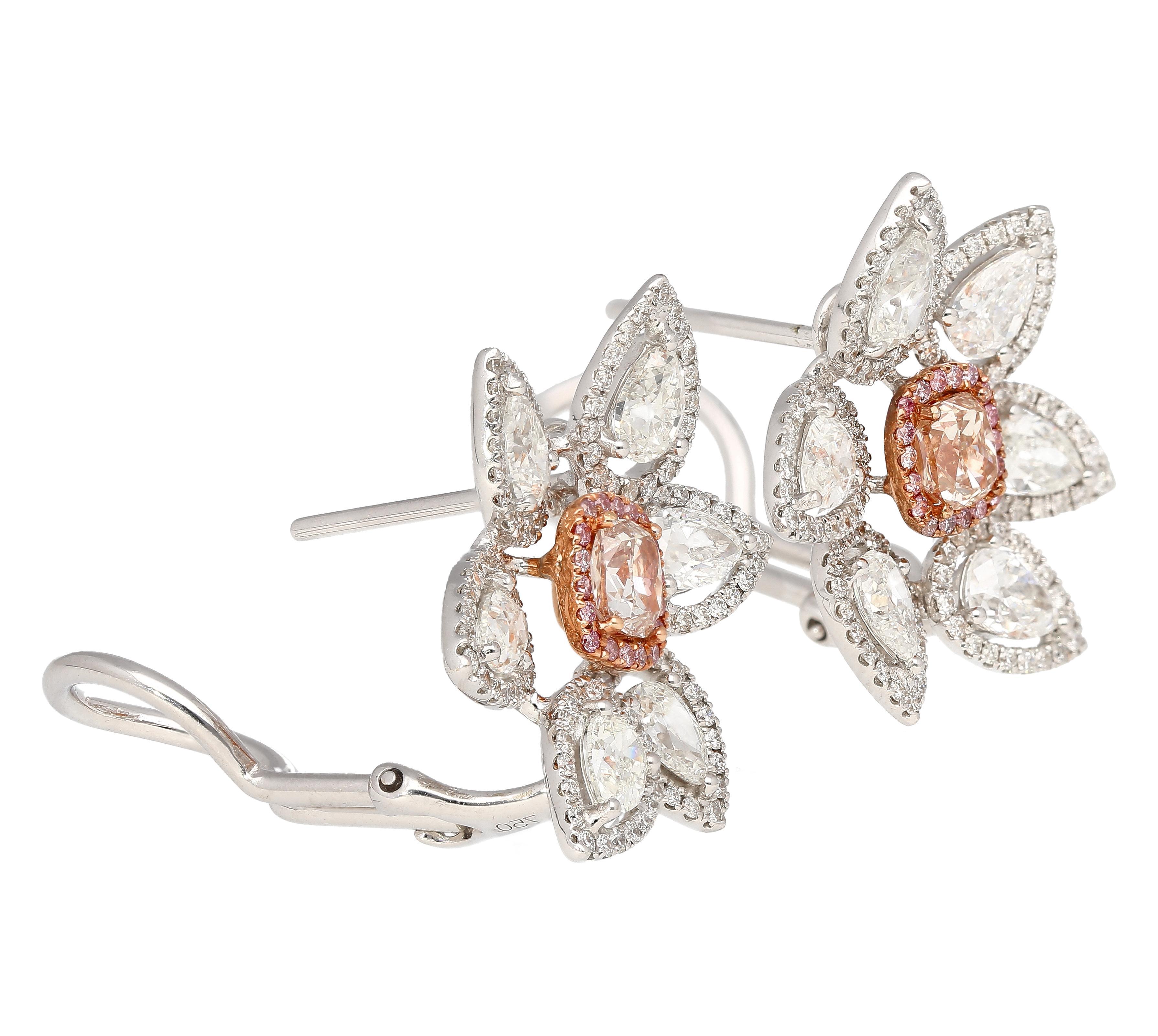 Contemporain Boucles d'oreilles composées de fleurs et de diamants roses d'une valeur totale de 8,7 carats naturels en vente