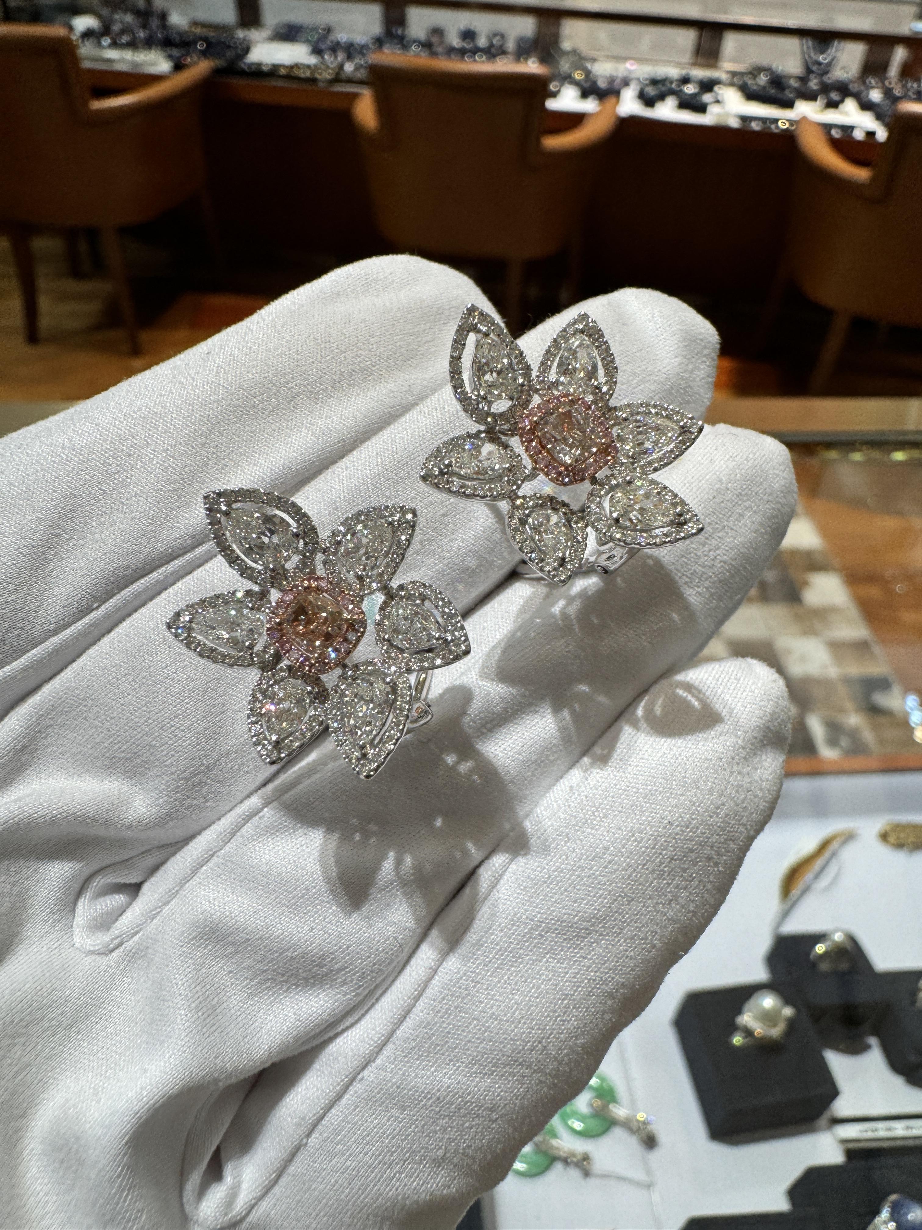 Boucles d'oreilles composées de fleurs et de diamants roses d'une valeur totale de 8,7 carats naturels en vente 1