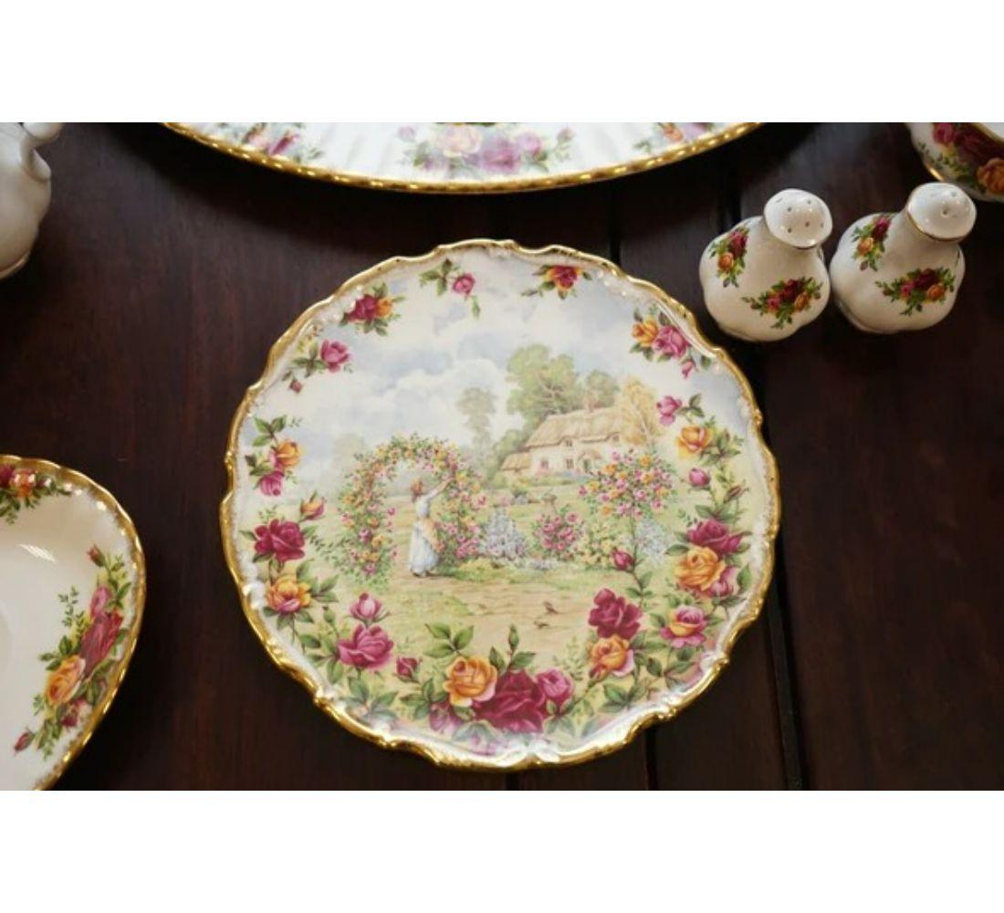 87 Piece Vintage Royal Albert Bone China Old Country Roses, circa 1960s For Sale 2