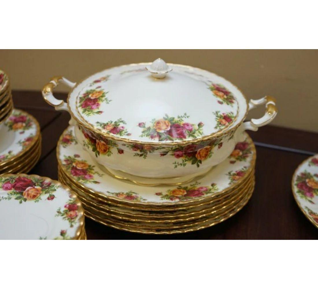 British 87 Piece Vintage Royal Albert Bone China Old Country Roses, circa 1960s For Sale