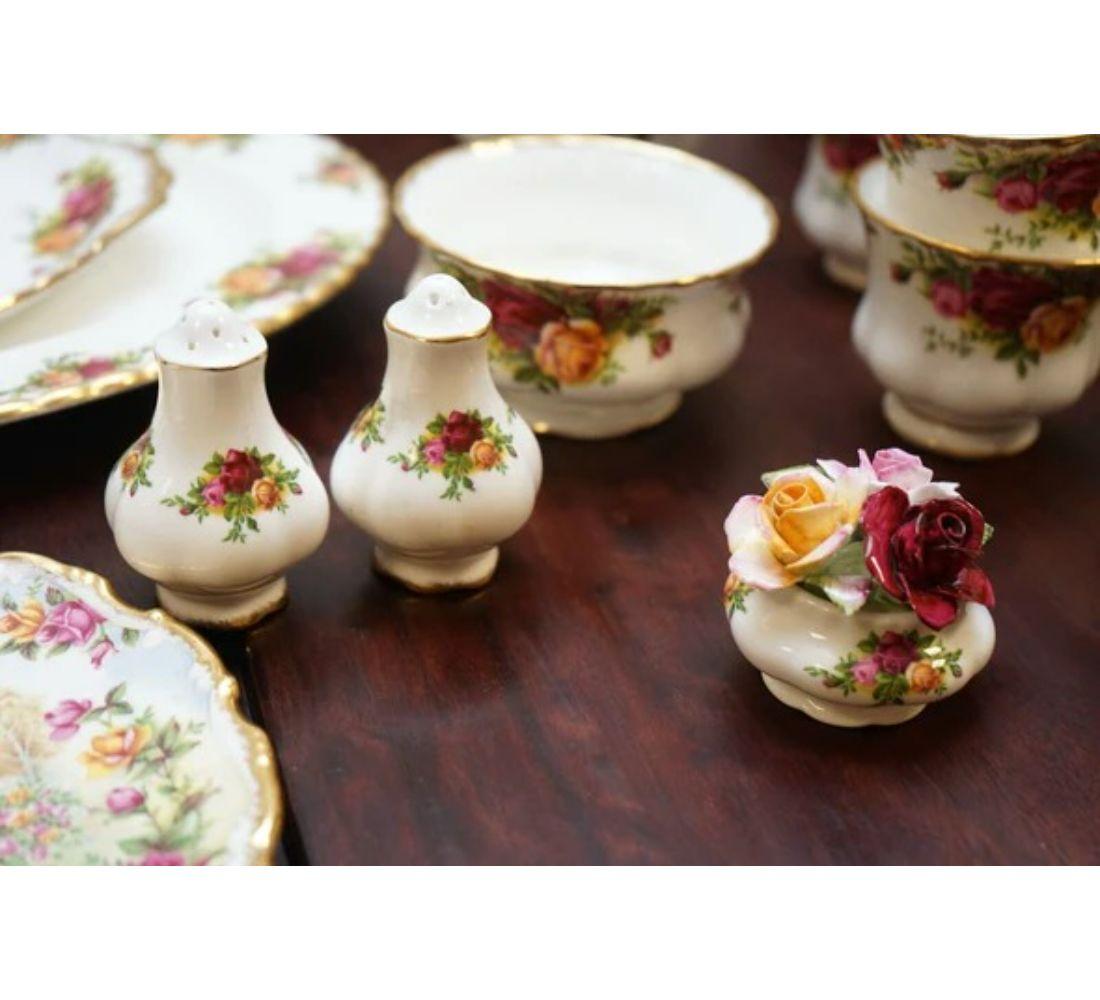 20th Century 87 Piece Vintage Royal Albert Bone China Old Country Roses, circa 1960s For Sale