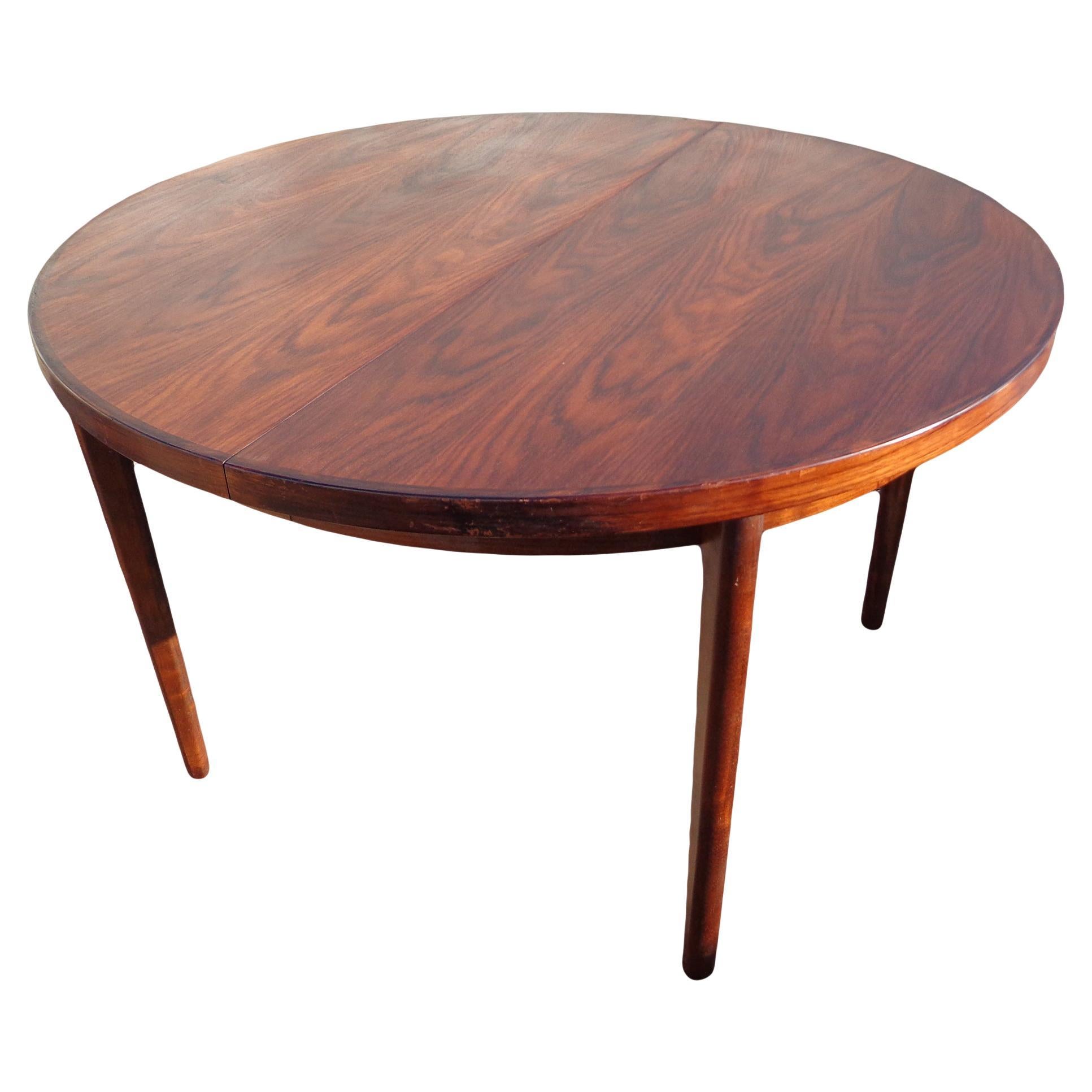 Scandinavian Rosewood Extendable Dining Table by Hans Olsen