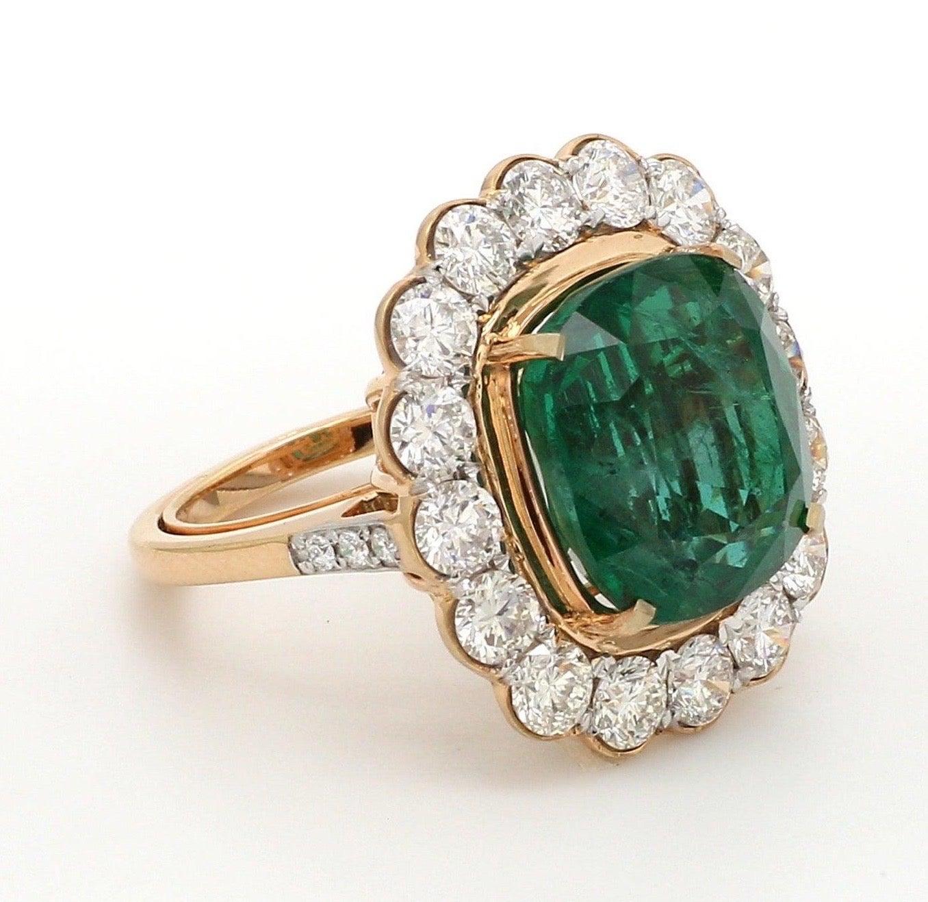 Im Angebot: 18 Karat Gelbgold Ring mit 8,70 Karat Smaragd und Diamant () 3