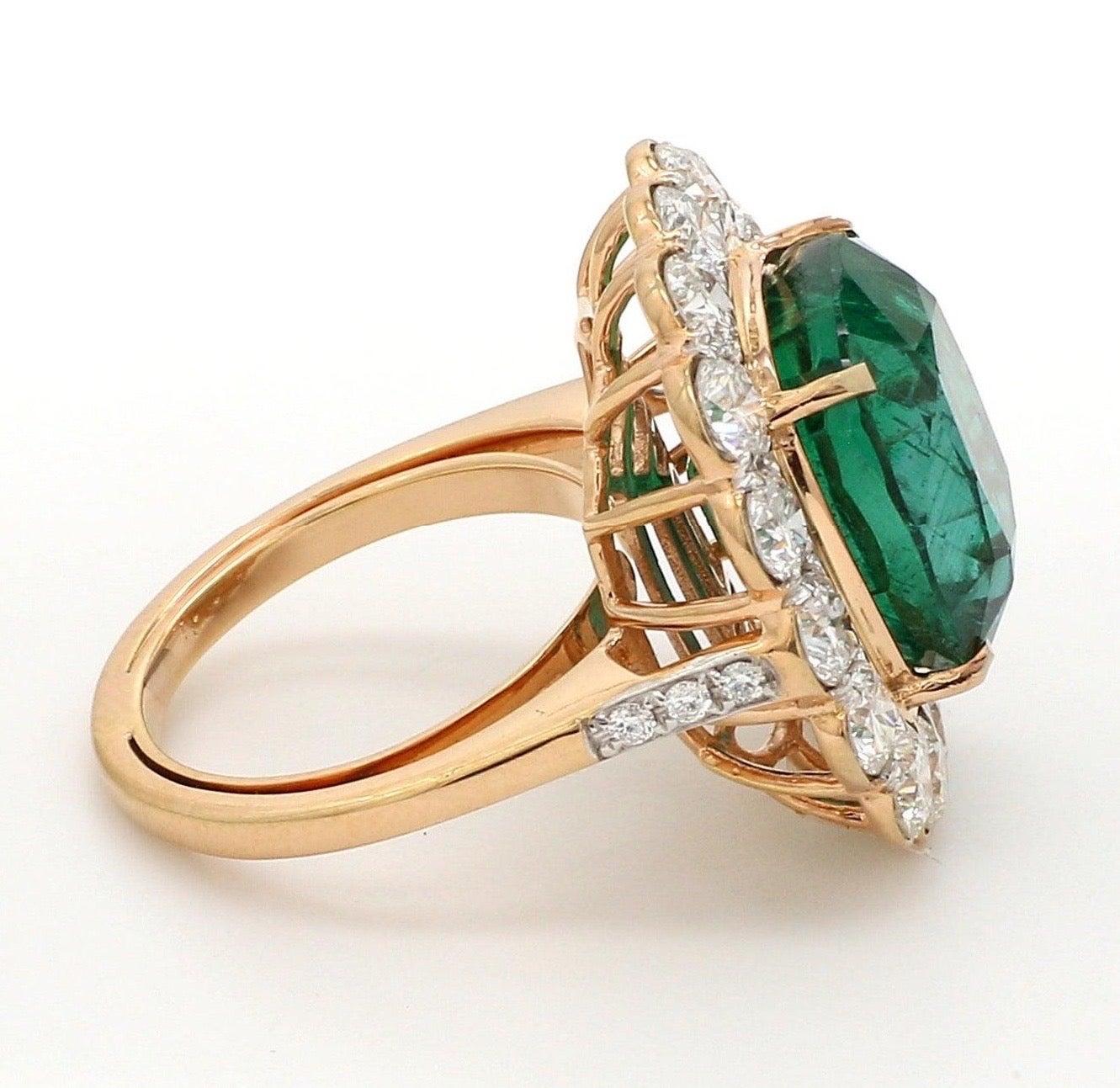 Im Angebot: 18 Karat Gelbgold Ring mit 8,70 Karat Smaragd und Diamant () 4