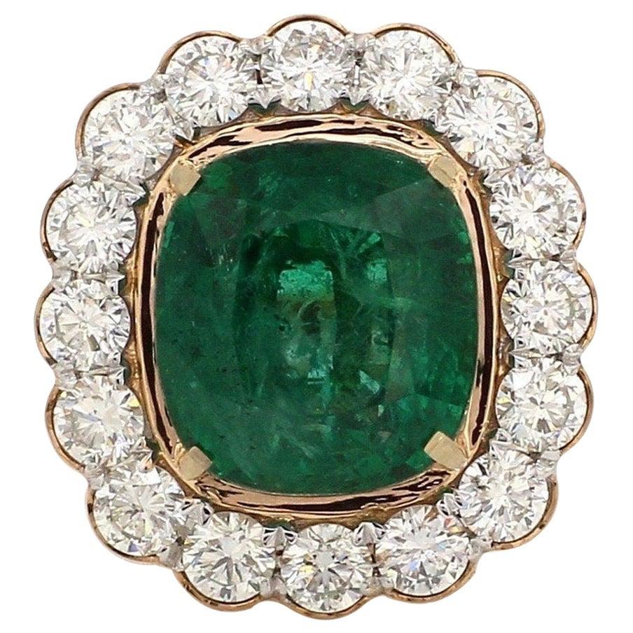Im Angebot: 18 Karat Gelbgold Ring mit 8,70 Karat Smaragd und Diamant ()