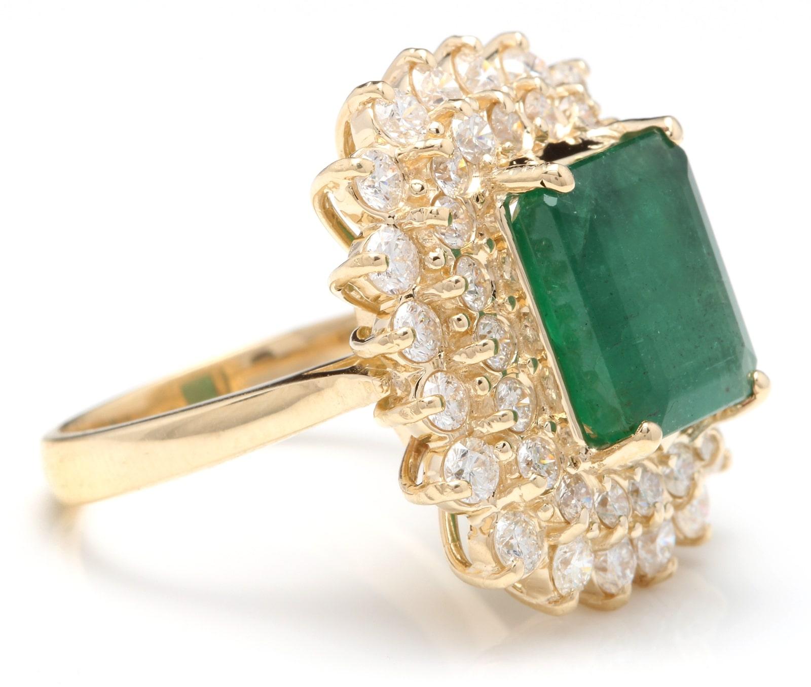 Emerald Cut 8.70 Carat Natural Emerald and Diamond 14 Karat Solid Yellow Gold Ring For Sale