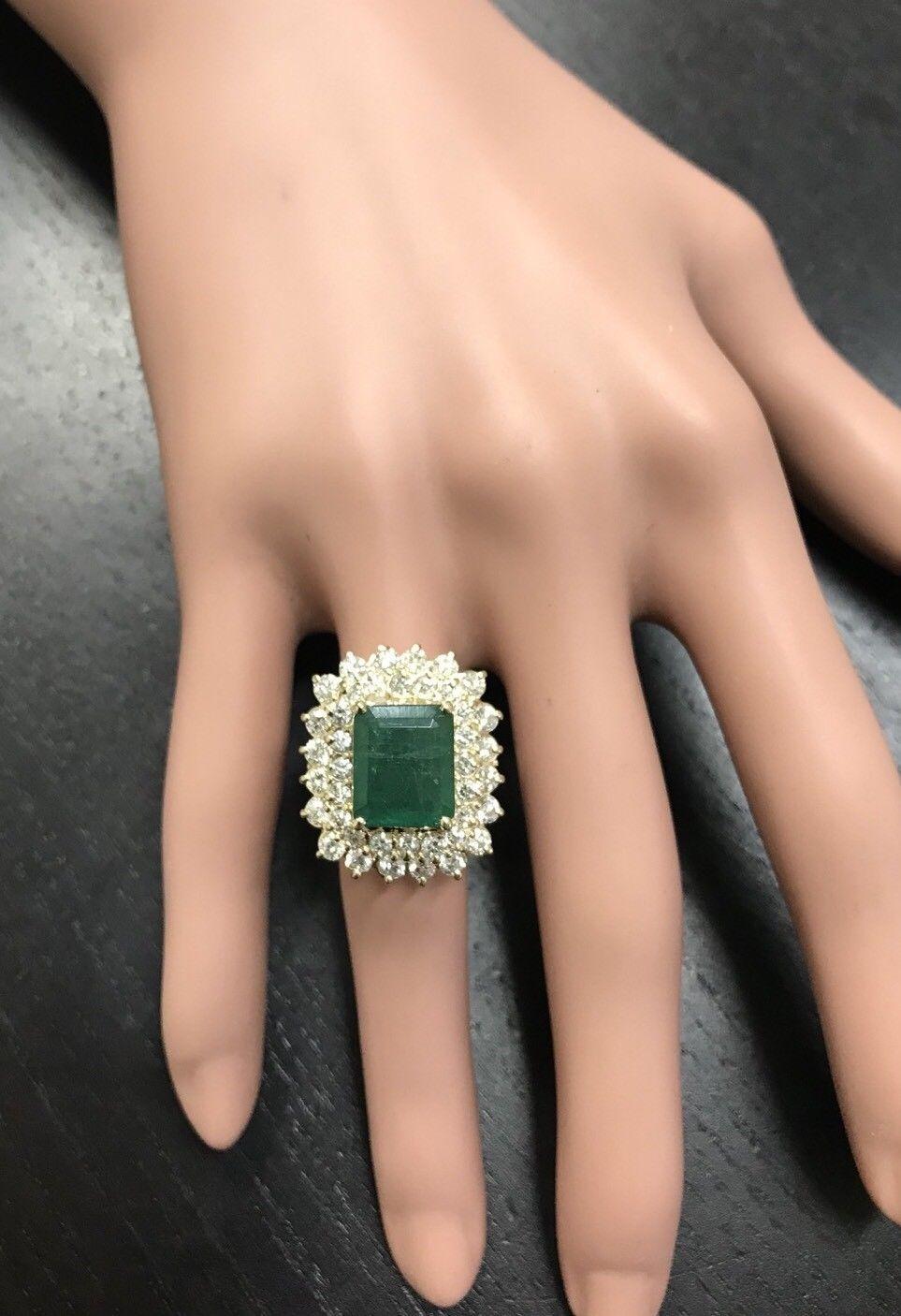 8.70 Carat Natural Emerald and Diamond 14 Karat Solid Yellow Gold Ring For Sale 1