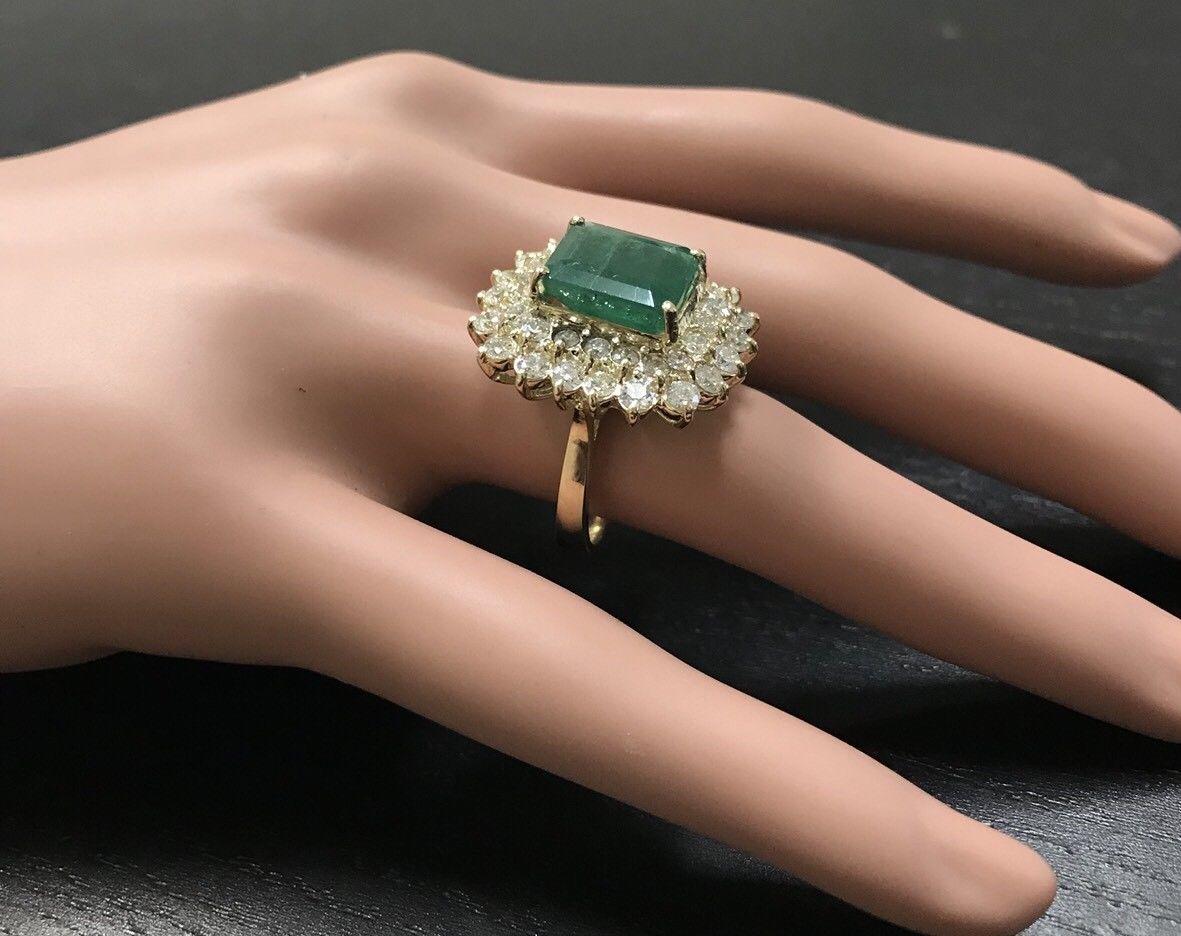 8.70 Carat Natural Emerald and Diamond 14 Karat Solid Yellow Gold Ring For Sale 2