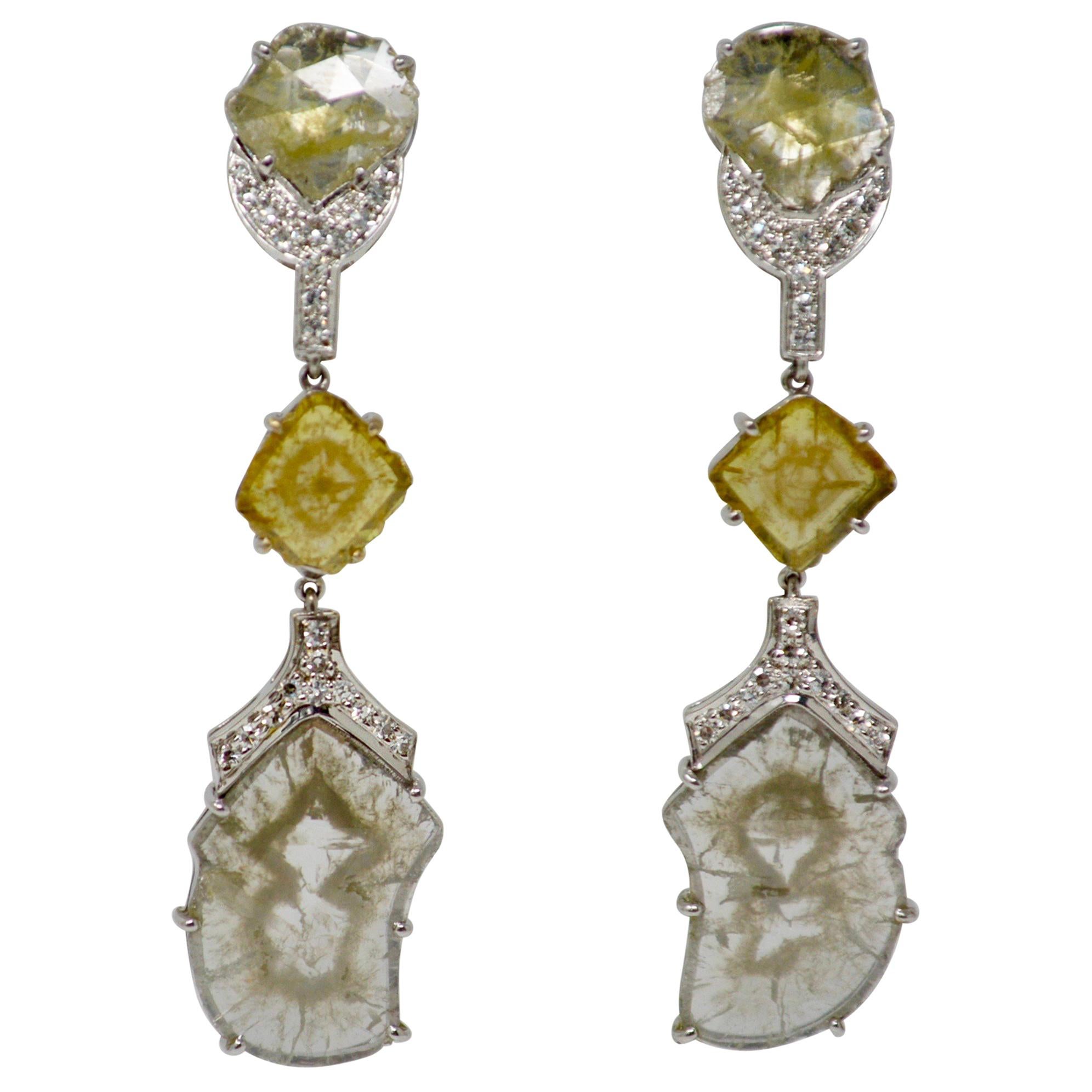 Boucles d'oreilles en diamants naturels jaunes et gris de 8,70 carats à tranches fantaisie en vente