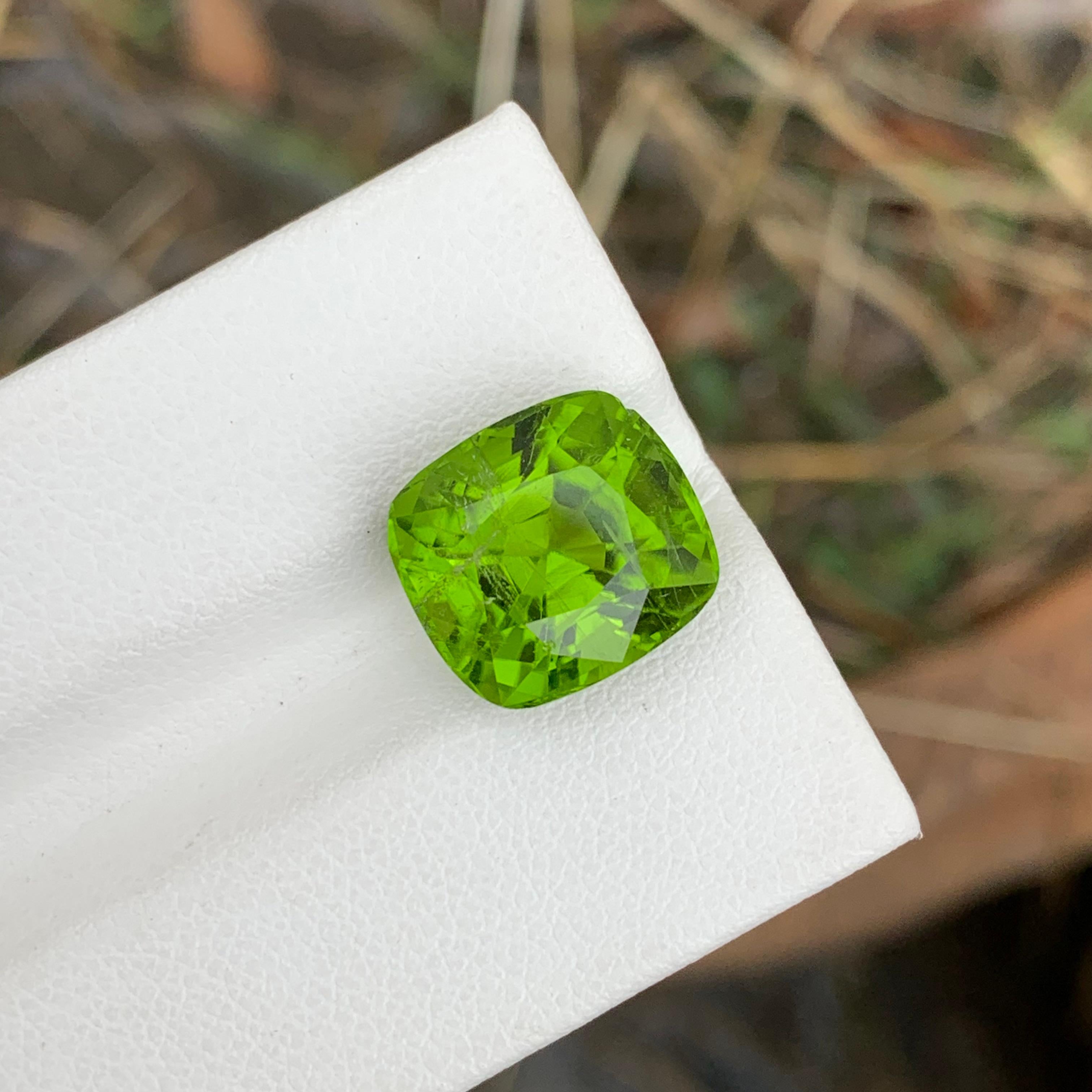 8.70 Carat Natural Loose Apple Green Peridot Cushion Shape Gem For Necklace  For Sale 2