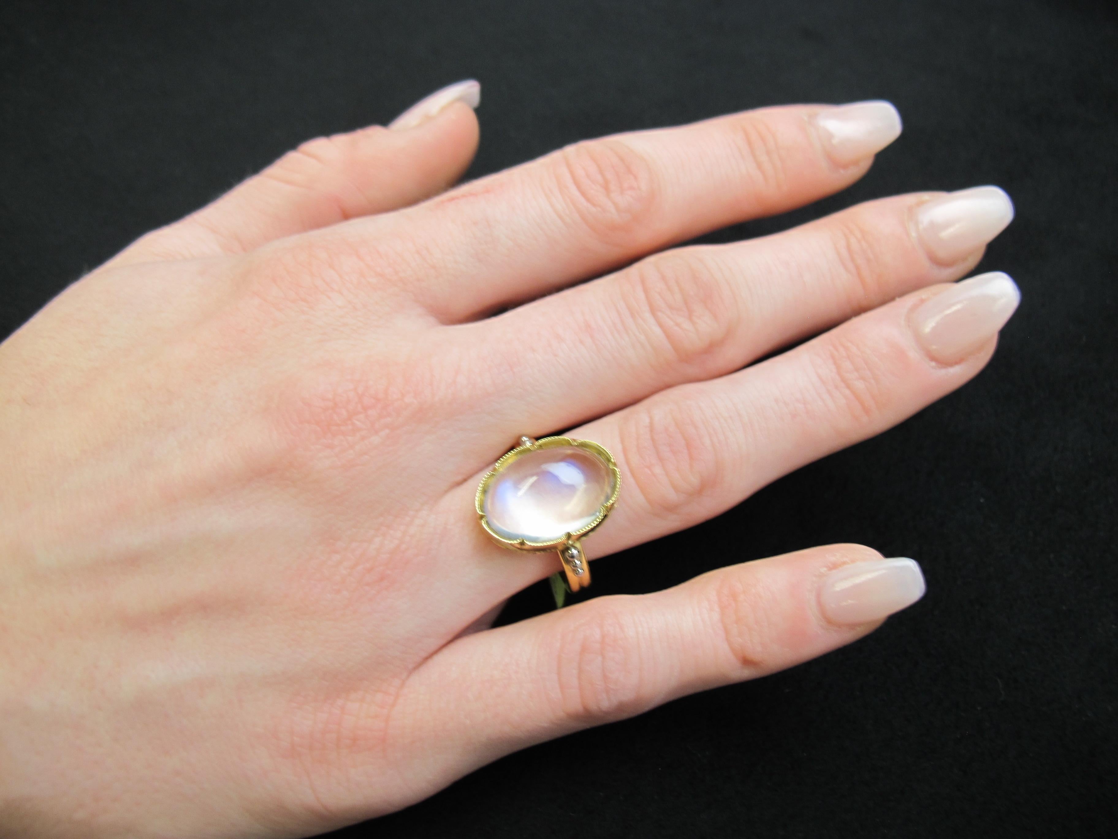 8.70 Carat Blue Flash Moonstone, Yellow Gold and Palladium Cocktail Ring For Sale 1