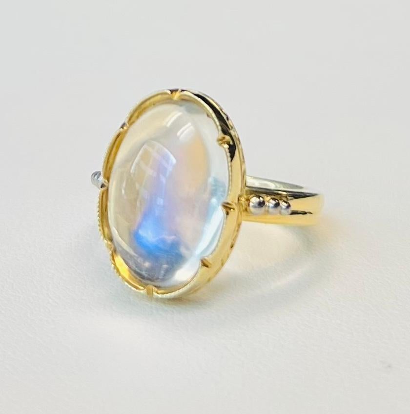 8.70 Carat Blue Flash Moonstone, Yellow Gold and Palladium Cocktail Ring In New Condition For Sale In Los Angeles, CA