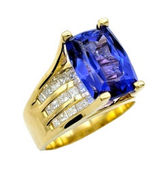 7.25 Carat Total Cushion Cut Tanzanite Cocktail Ring with Diamonds 14 Karat Gold