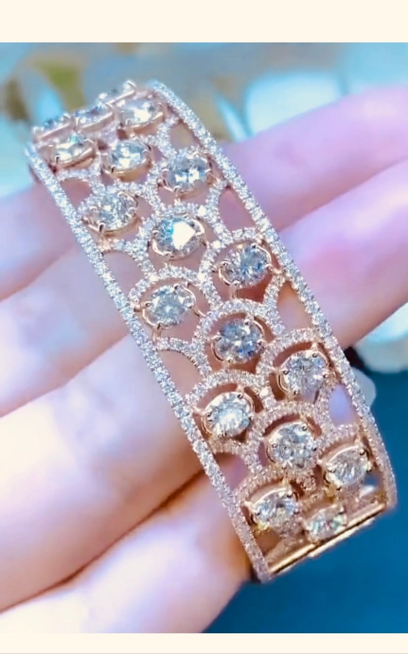 8.70 Carats Diamonds 18k Gold Modern Bracelet