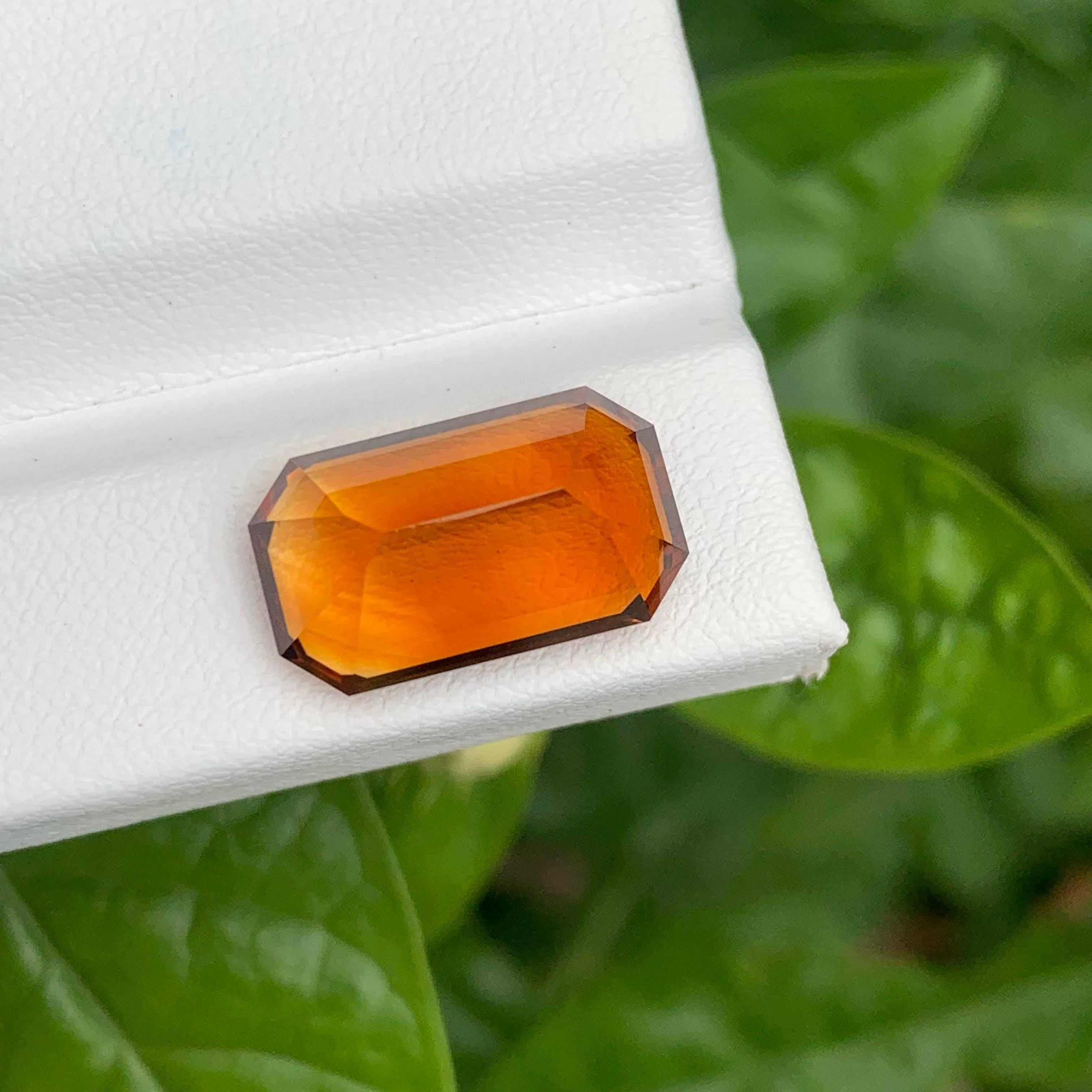 Moderno 8.70 carats Fire Citrine Stone Emerald Cut Natural Brazilian Gemstone in vendita