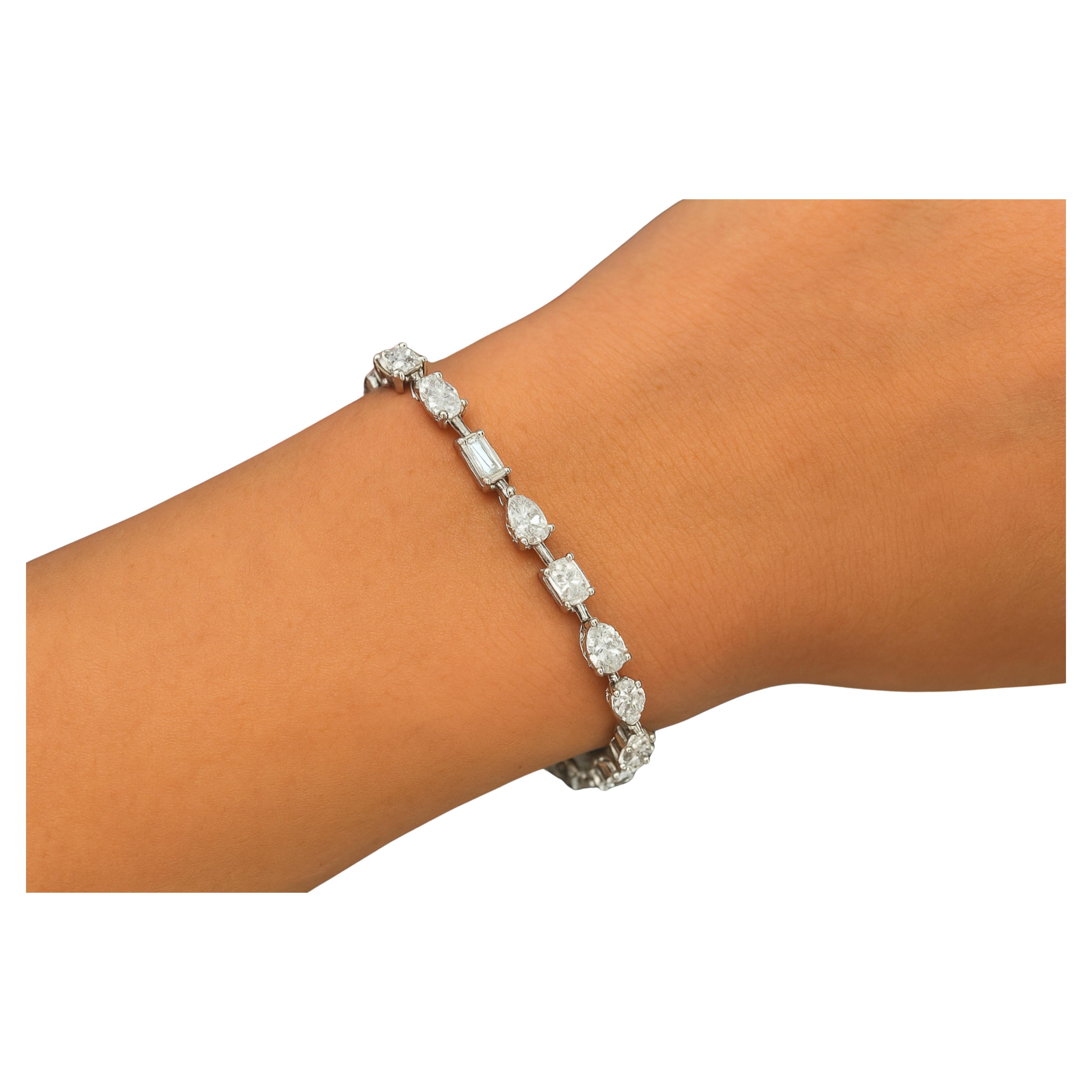 Pulsera de tenis de diamantes multiforma de oro blanco de 18 quilates - 8,70 quilates

Esta elegante y contemporánea pulsera de tenis está hecha a mano en oro blanco macizo de 18 quilates y presenta un impresionante total de aproximadamente 8,70