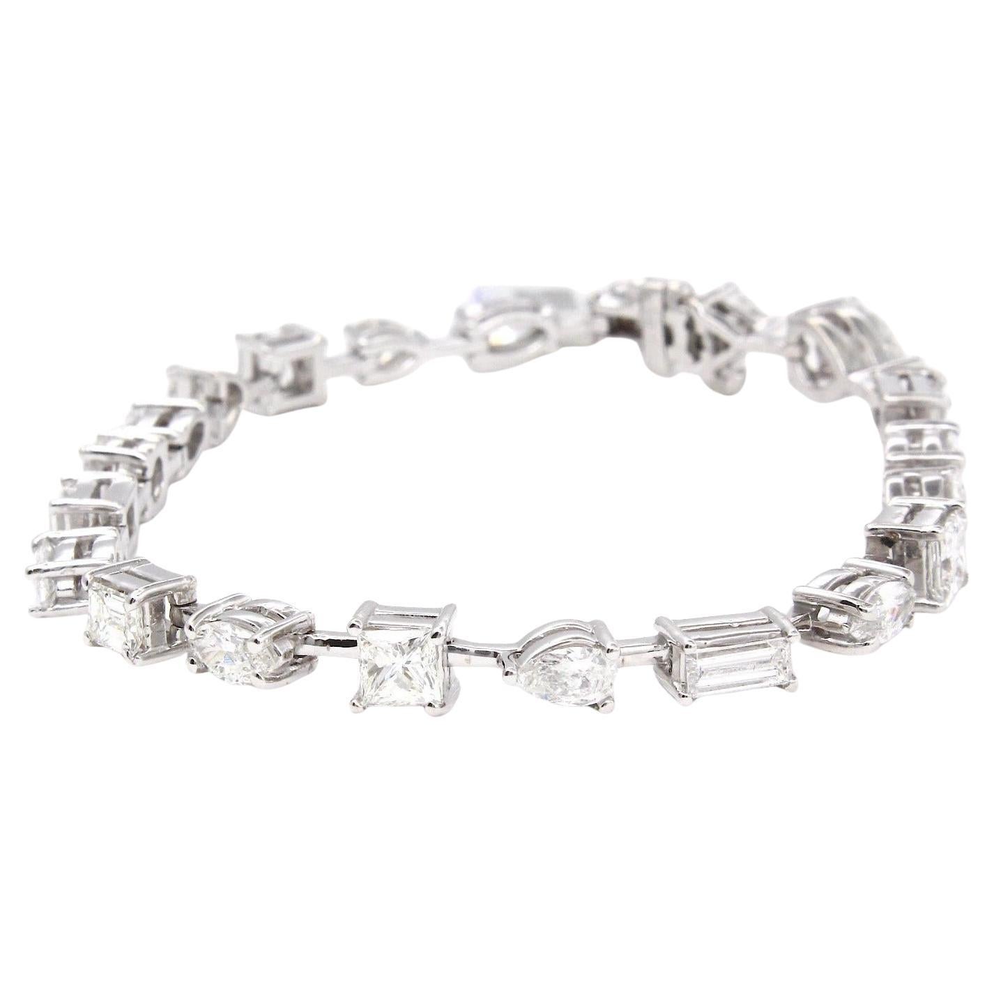 Pulsera de tenis con diamantes multiforma de 8,70 quilates en oro blanco de 18 quilates Contemporáneo en venta