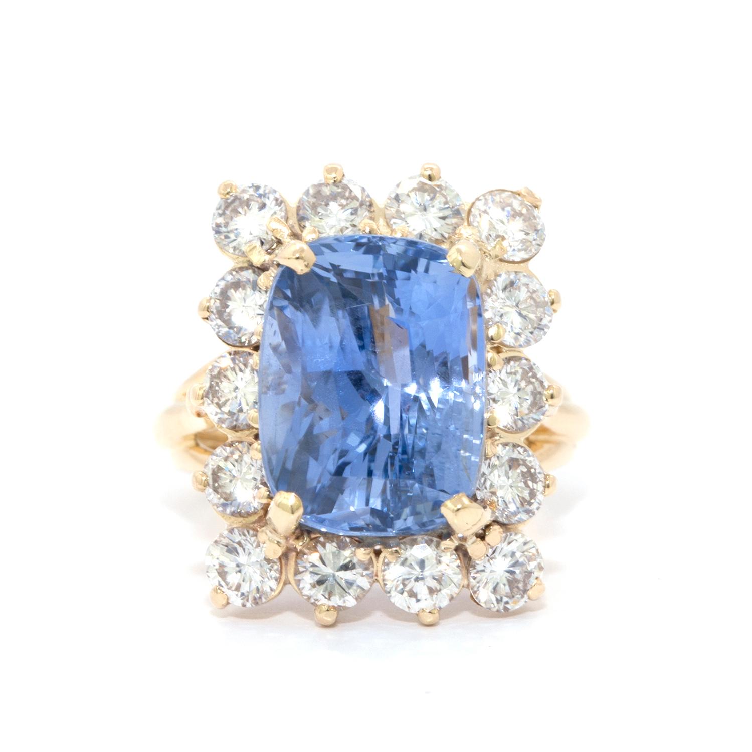 8.70 Carat Cushion Sapphire and Diamond Yellow Gold Cocktail Ring For Sale 1