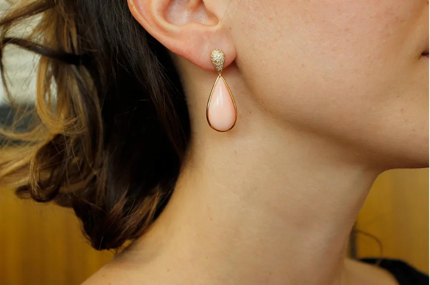 Round Cut 8.70 g Angel Skin Pink Coral, White Diamonds, 18 Karat Yellow Gold Drop Earrings