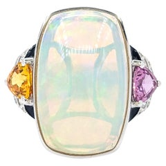 Ring aus Platin mit 8,70 Karat Opal, Cabochon, mehrfarbigem Saphir und Diamant