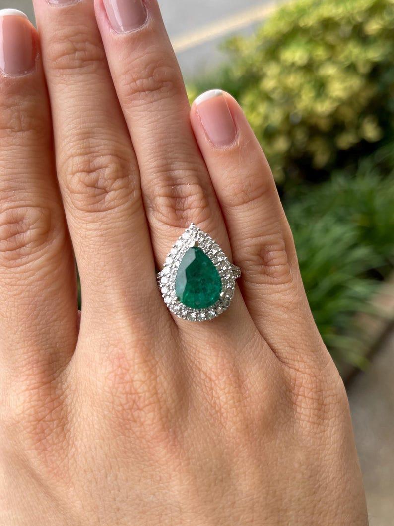 Modern 8.70tcw 18K Pear Cut Emerald & Double Diamond Halo Ring - Dark Green 585 Gold For Sale