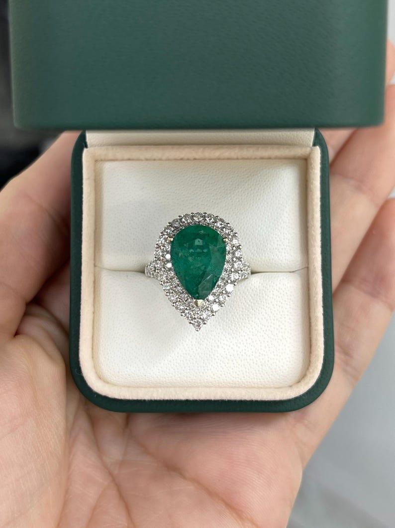 8.70tcw 18K Pear Cut Emerald & Double Diamond Halo Ring - Dark Green 585 Gold For Sale 2