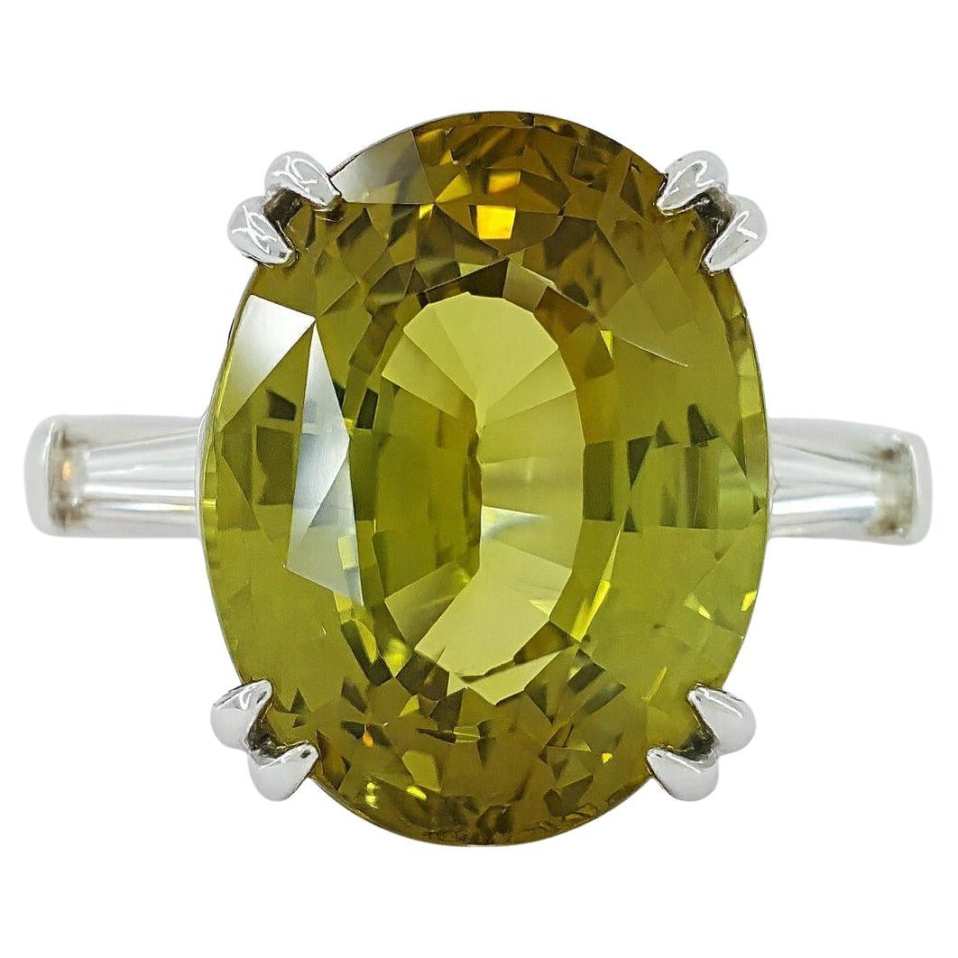 Anello in platino da 8,71 carati con alessandrite taglio ovale e diamante a baguette affusolato in vendita