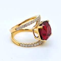 8.72 Carat Garnet Round Diamond Yellow Gold Ring