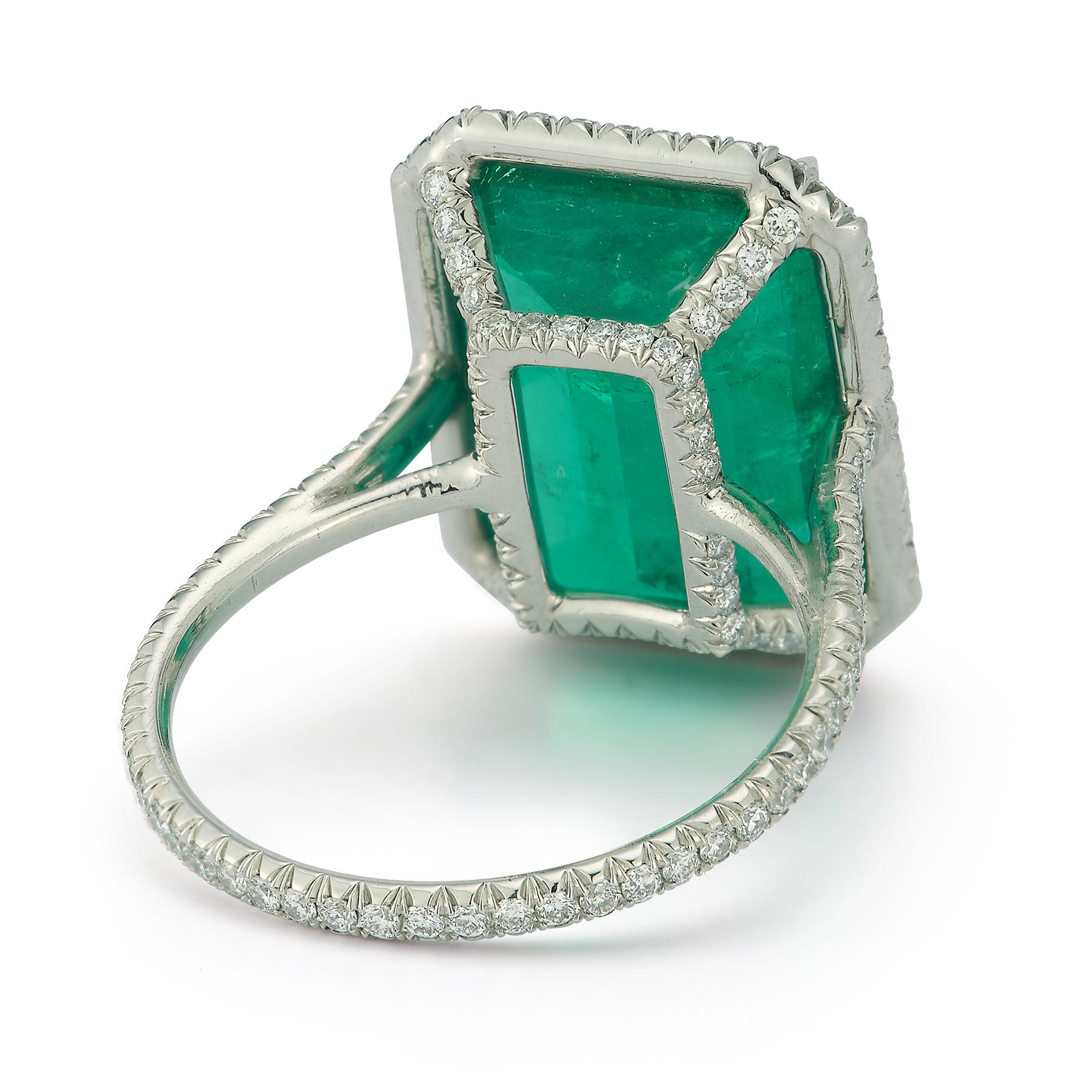 8.72 Ct. Certified Colombian Emerald and Diamond Ring In New Condition For Sale In New York, NY