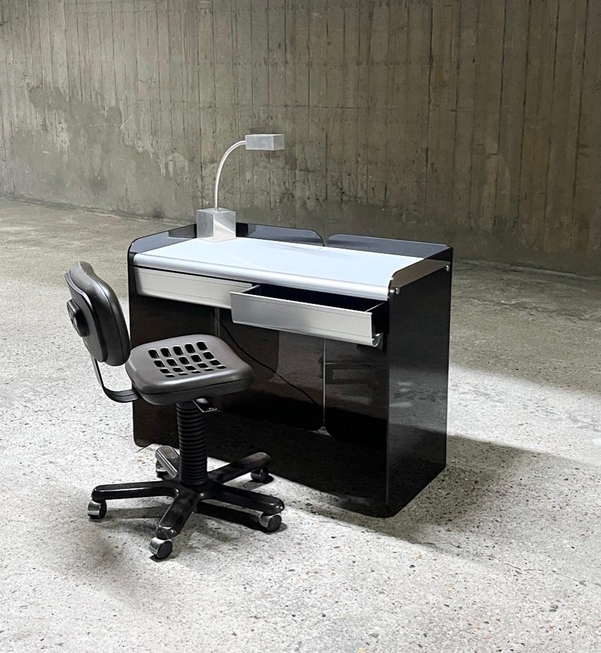 Space Age 8725 chair, Medius system, by Roger Tallon, Eurosit edition For Sale