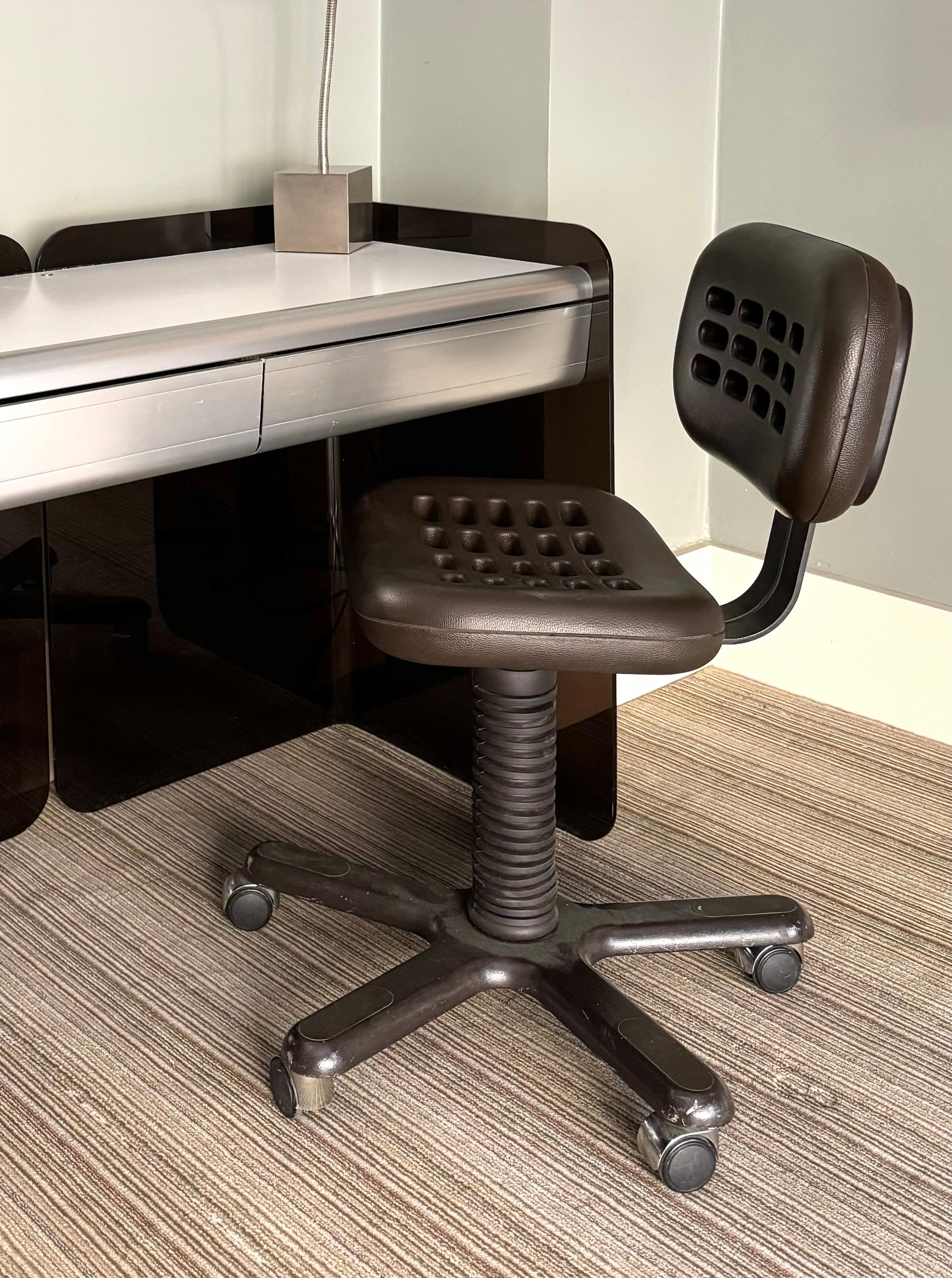 French 8725 chair, Medius system, by Roger Tallon, Eurosit edition For Sale
