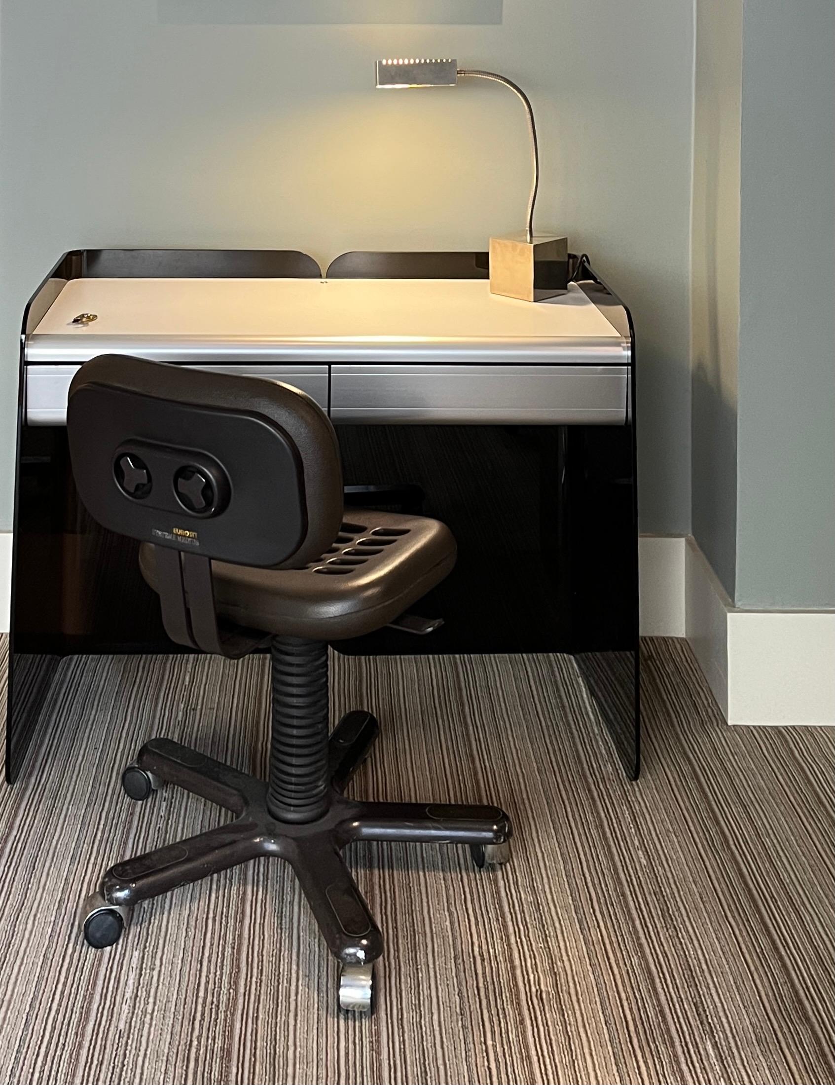 8725 chair, Medius system, by Roger Tallon, Eurosit edition In Good Condition For Sale In PARIS, FR