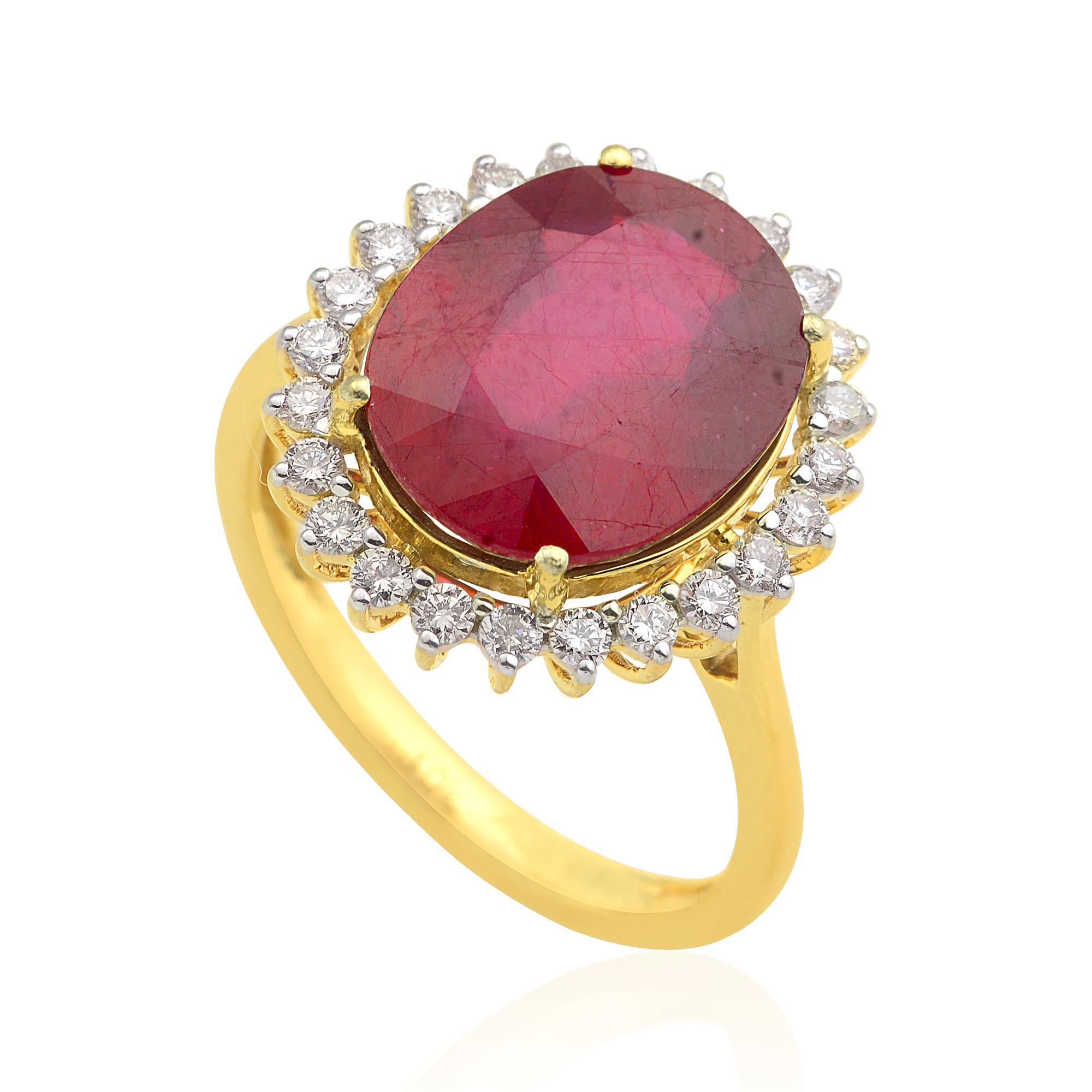 Round Cut 8.73 Carat Red Gemstone 0.55 Carat SI/H Diamond 10k Yellow Gold Cocktail Ring For Sale
