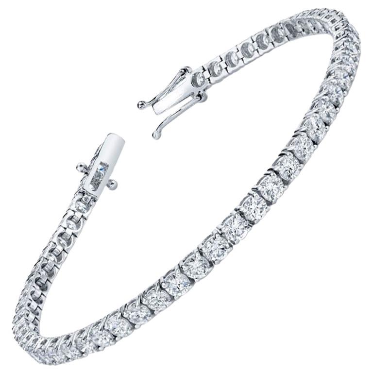 8.73 Carat Round Cut Diamond 18 Karat Gold Tennis Bracelet For Sale