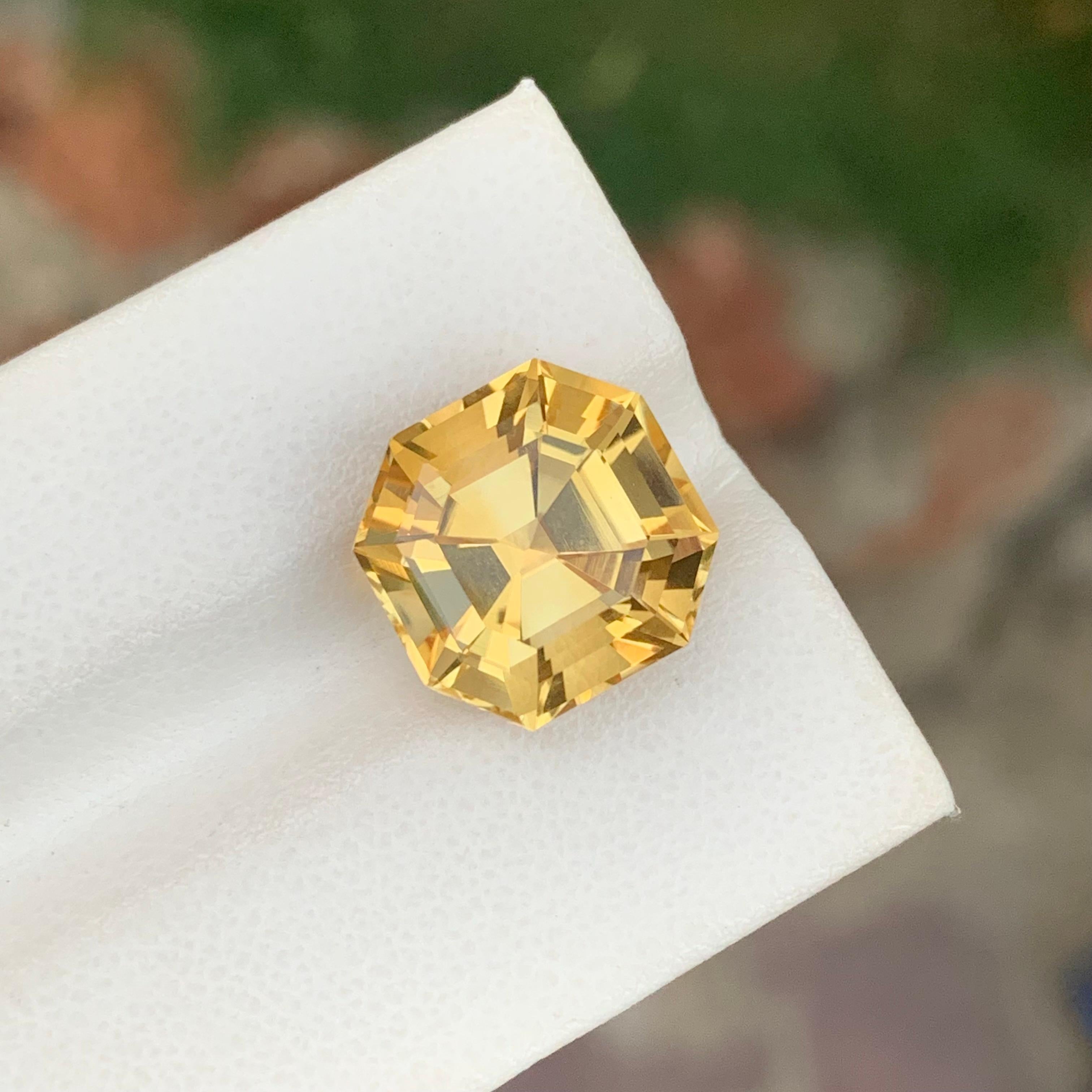 Arts and Crafts Pierre précieuse de forme hexagonale, citrine jaune naturelle facettée de 8,75 carats en vente