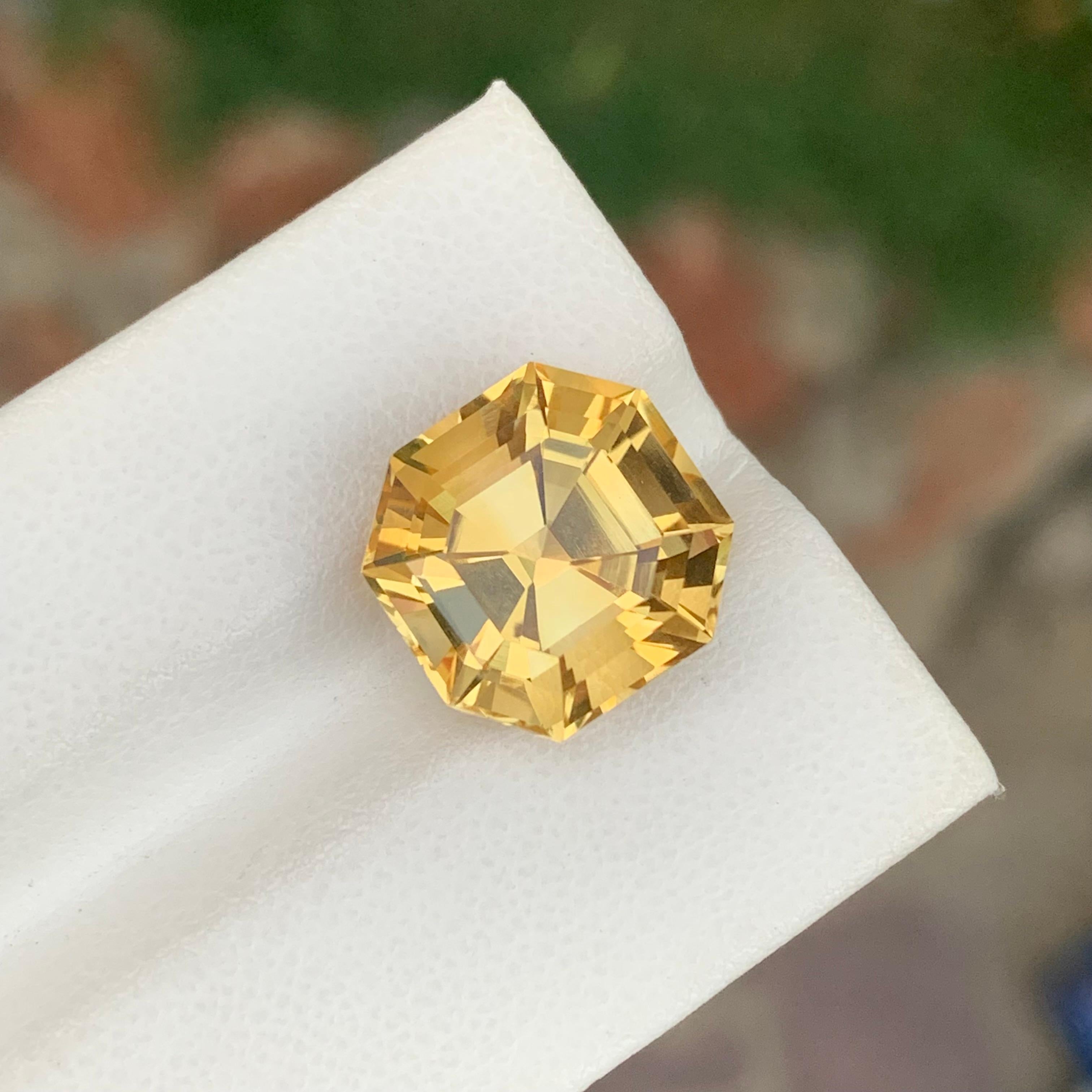 Taille hexagone Pierre précieuse de forme hexagonale, citrine jaune naturelle facettée de 8,75 carats en vente
